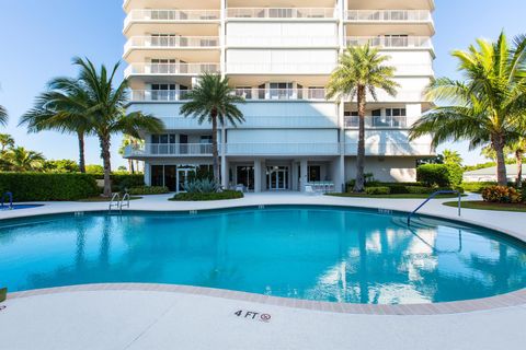 A home in Hutchinson Island