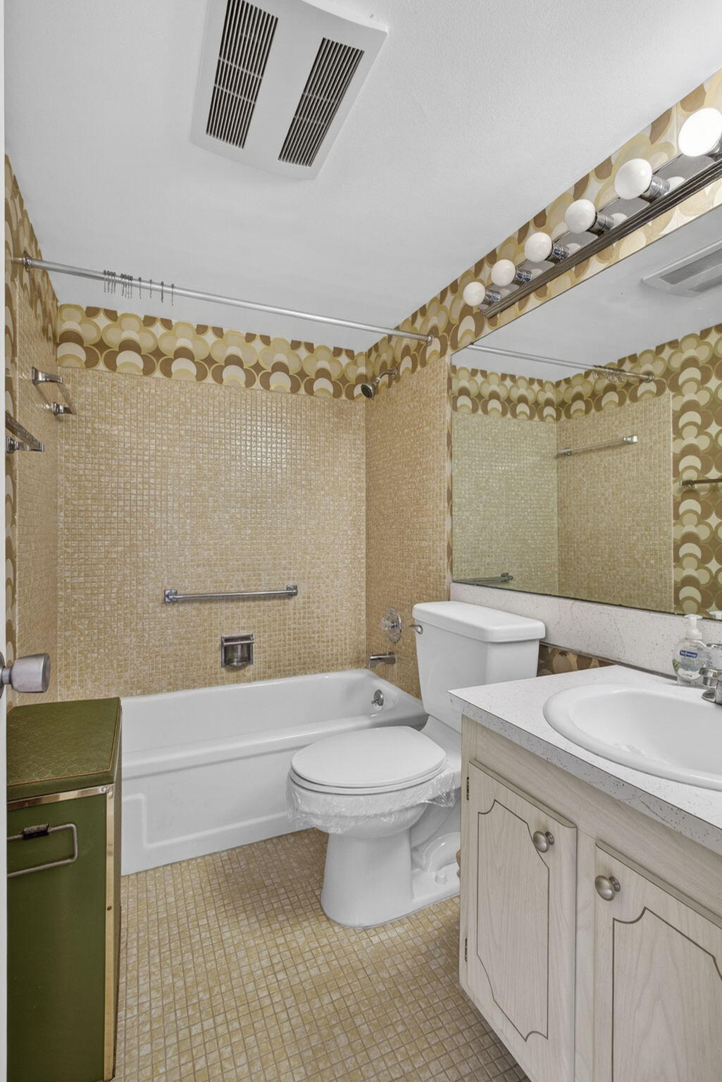 BEDFORD CONDO - Residential