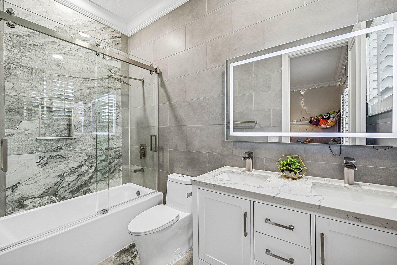 VERSAILLES - Residential