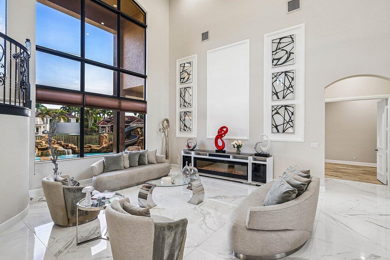 VERSAILLES - Residential