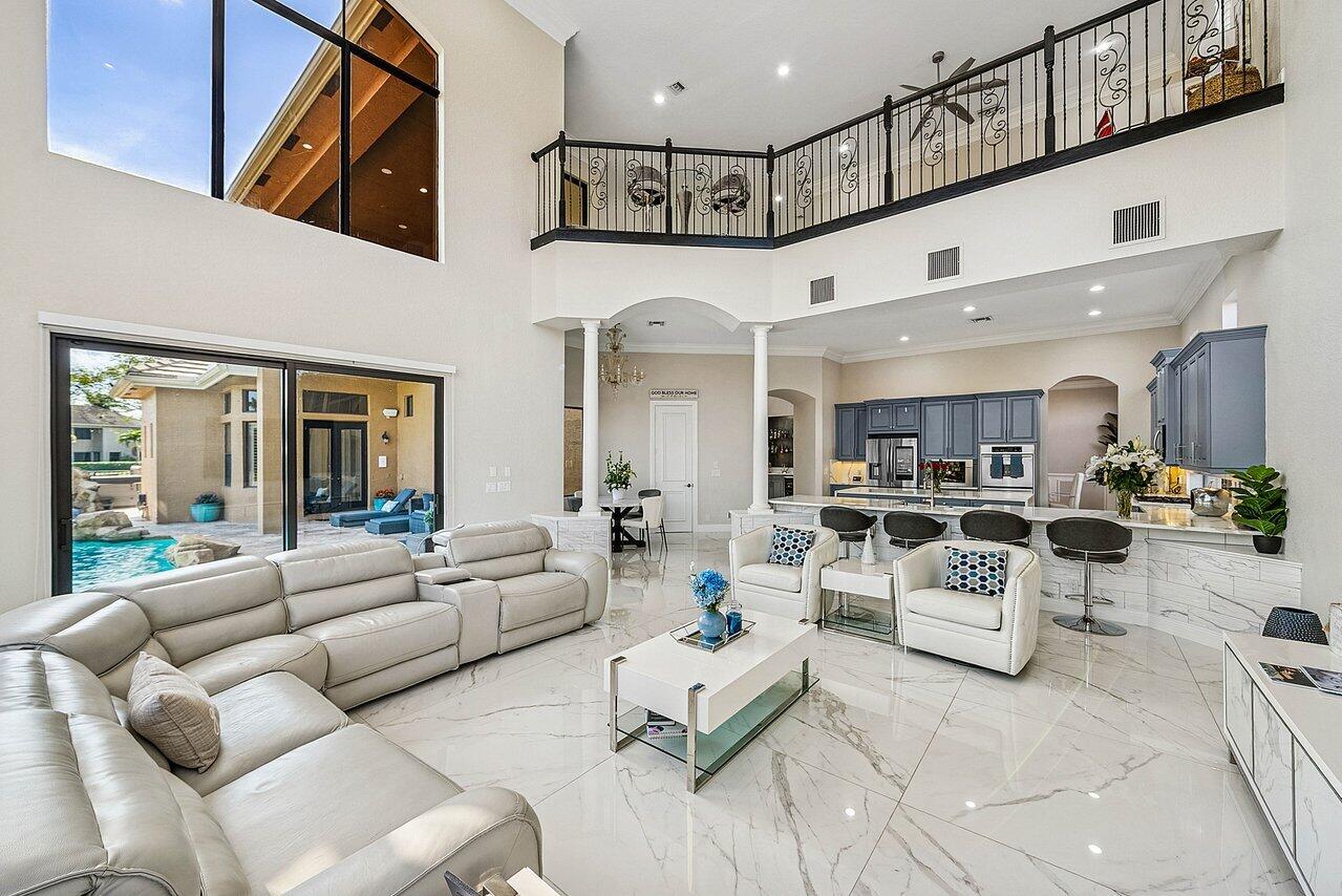 VERSAILLES - Residential