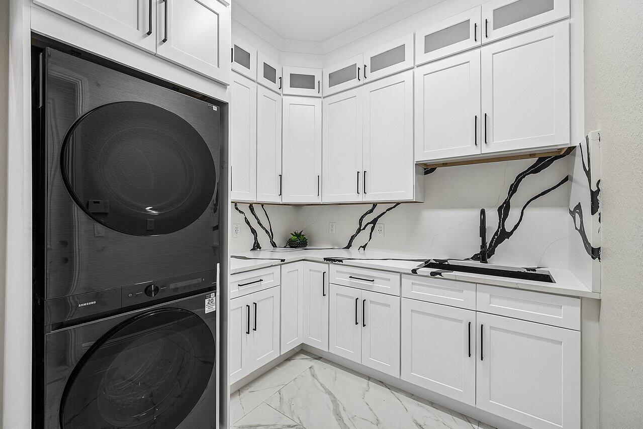 VERSAILLES - Residential