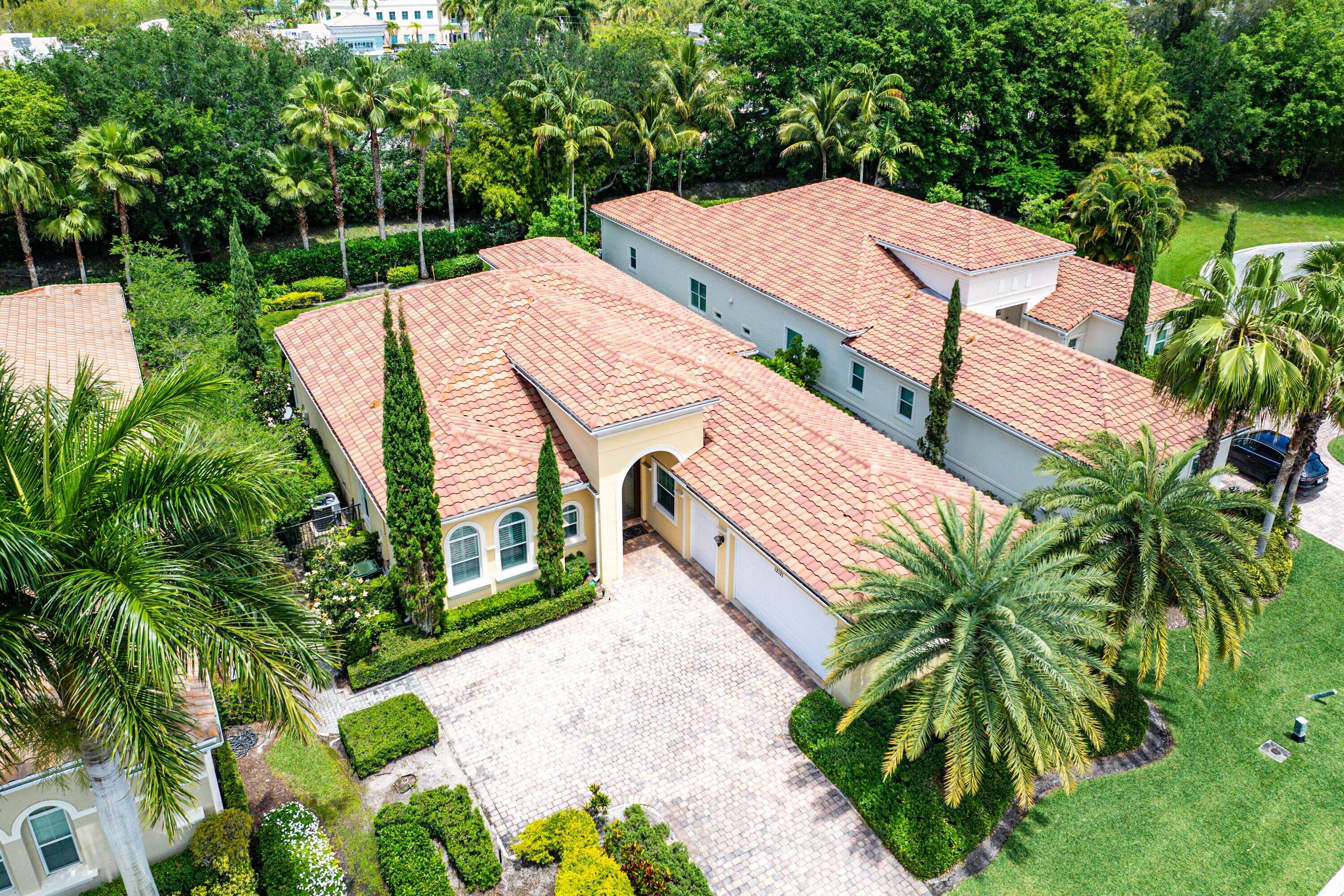 HUNTERS CHASE OF PALM BEACH POLO & COUNT - Residential