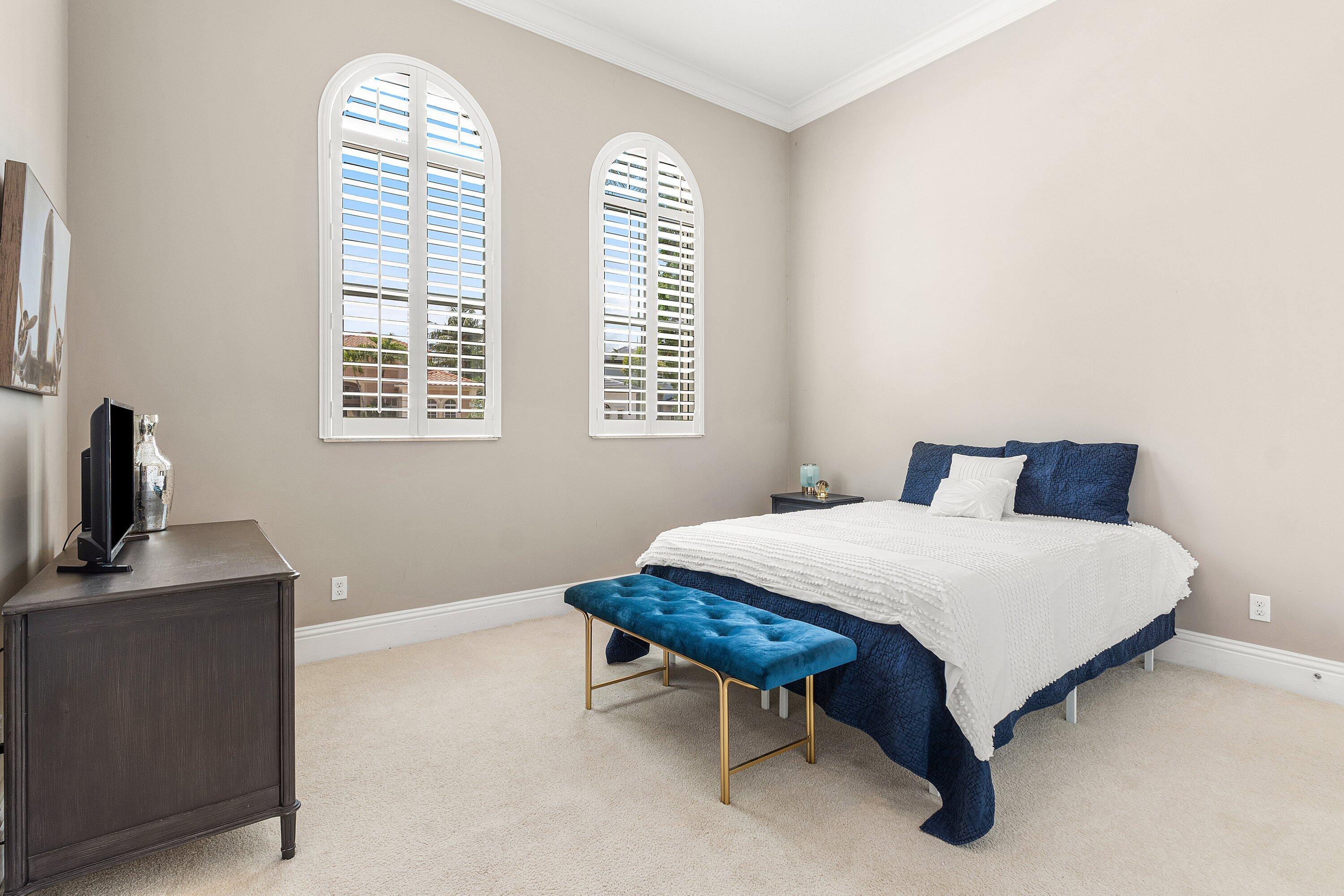 HUNTERS CHASE OF PALM BEACH POLO & COUNT - Residential