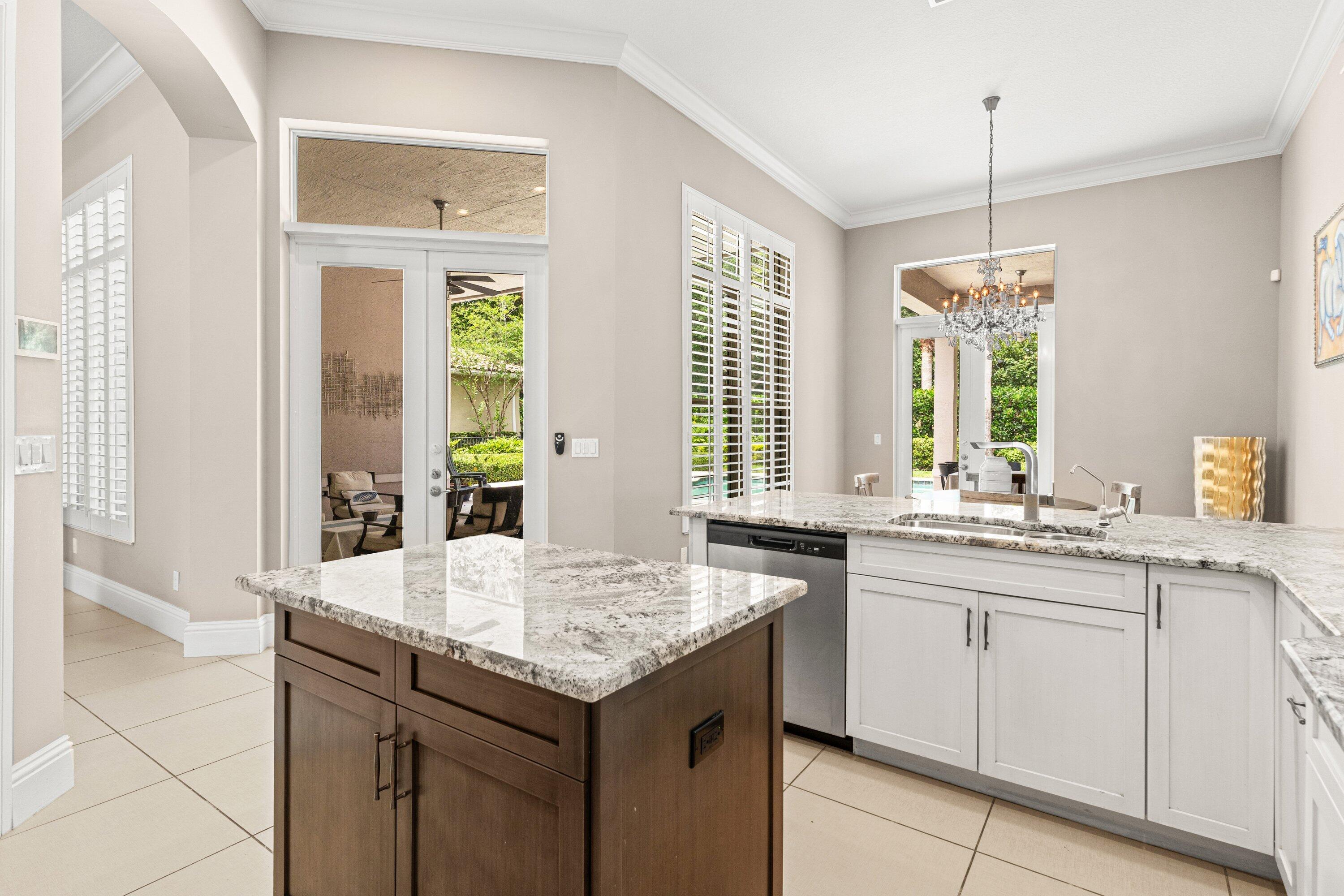 HUNTERS CHASE OF PALM BEACH POLO & COUNT - Residential