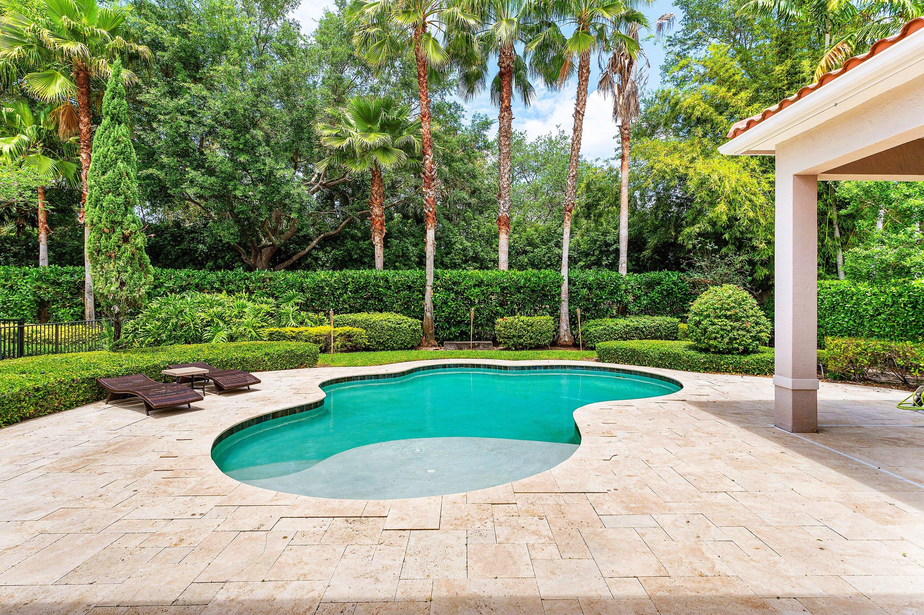 HUNTERS CHASE OF PALM BEACH POLO & COUNT - Residential