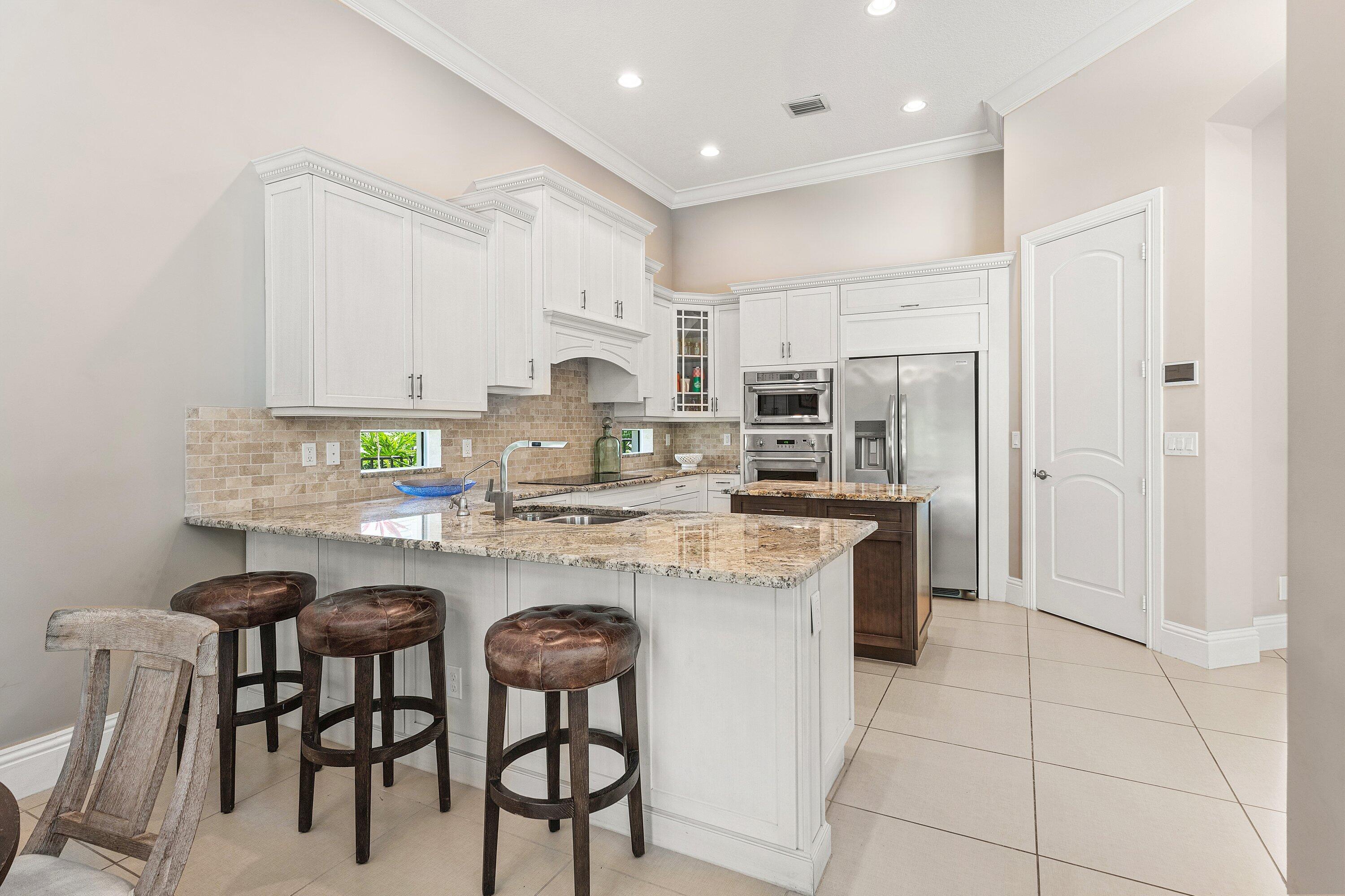 HUNTERS CHASE OF PALM BEACH POLO & COUNT - Residential