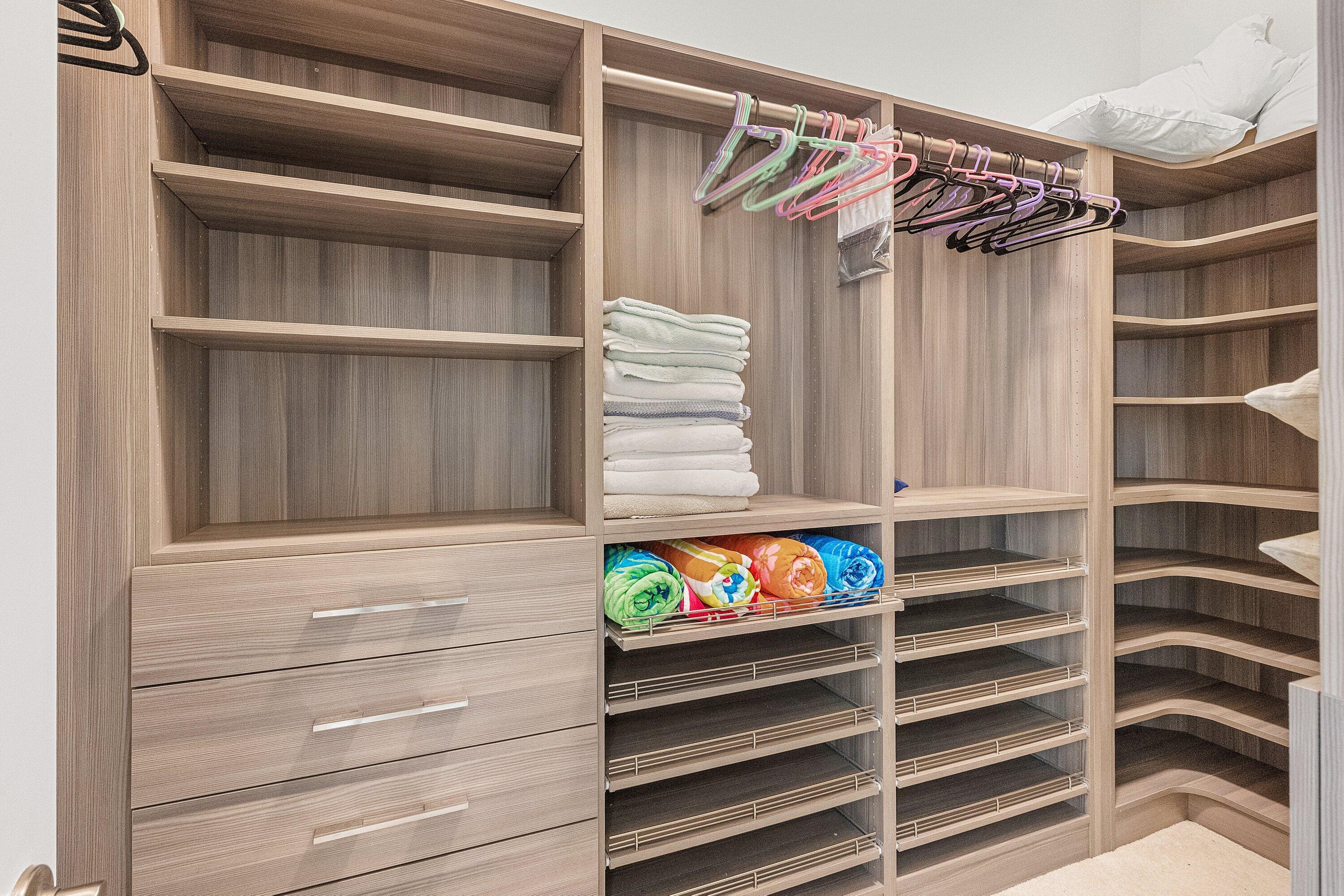 HUNTERS CHASE OF PALM BEACH POLO & COUNT - Residential