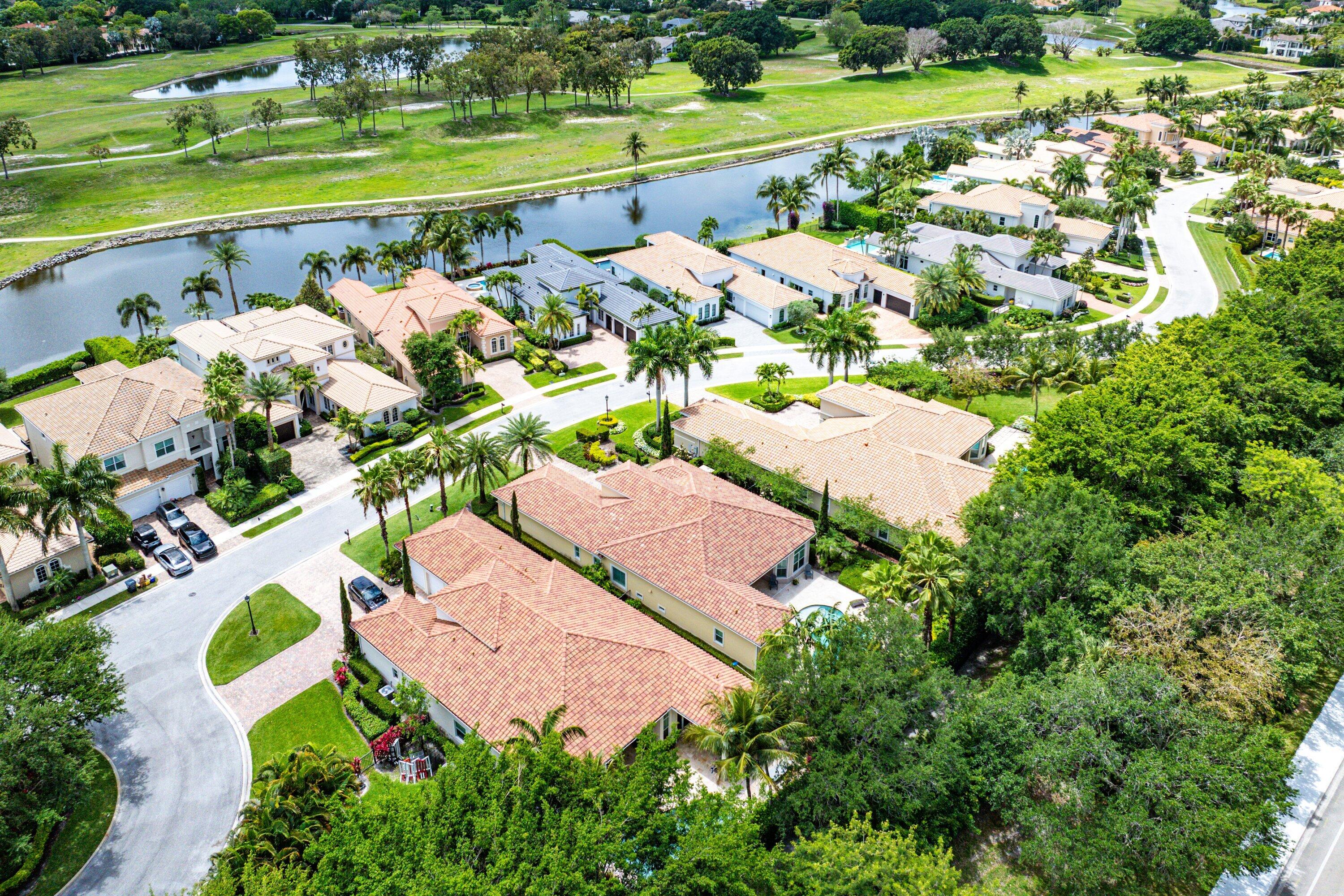 HUNTERS CHASE OF PALM BEACH POLO & COUNT - Residential