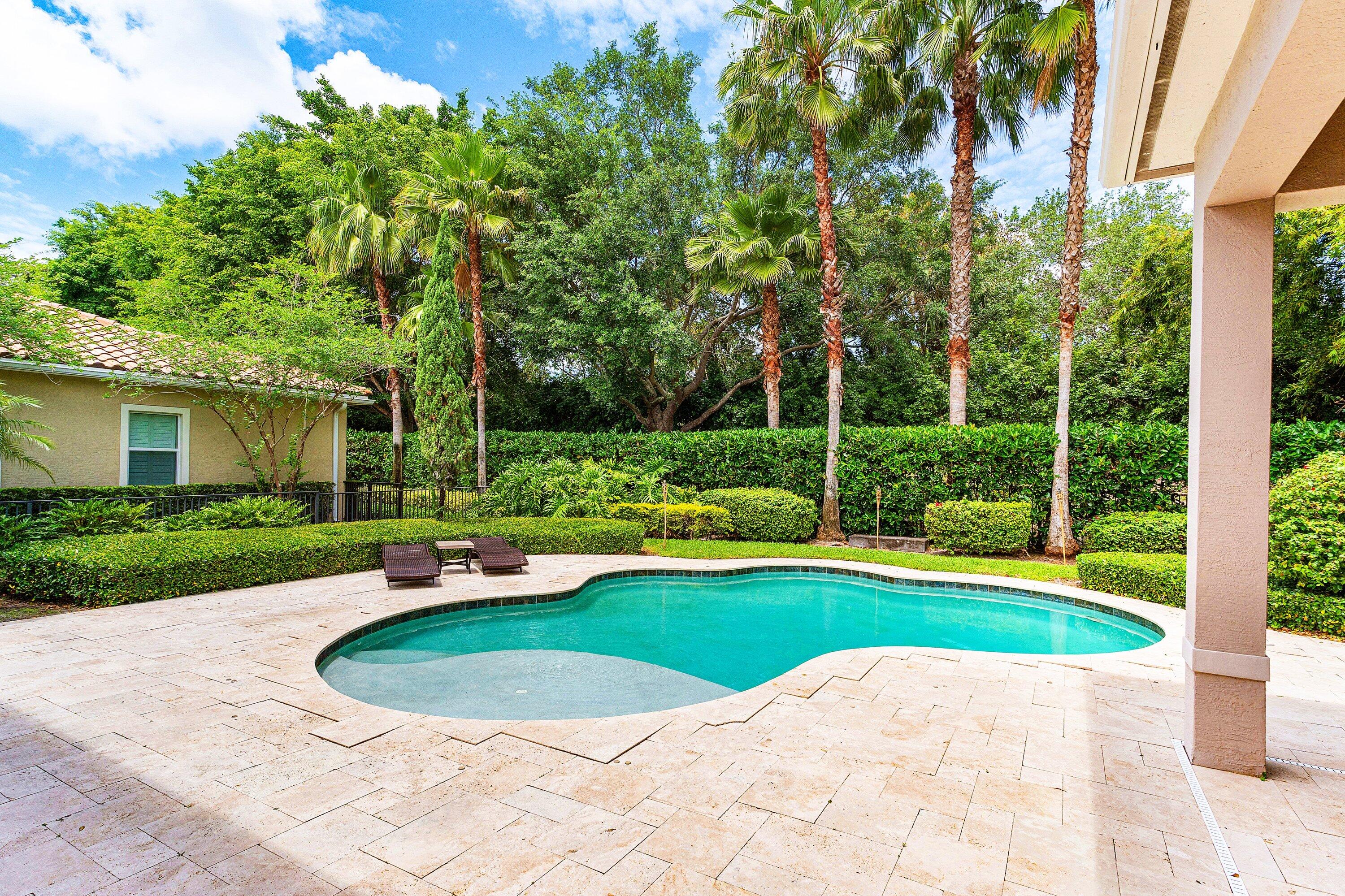 HUNTERS CHASE OF PALM BEACH POLO & COUNT - Residential