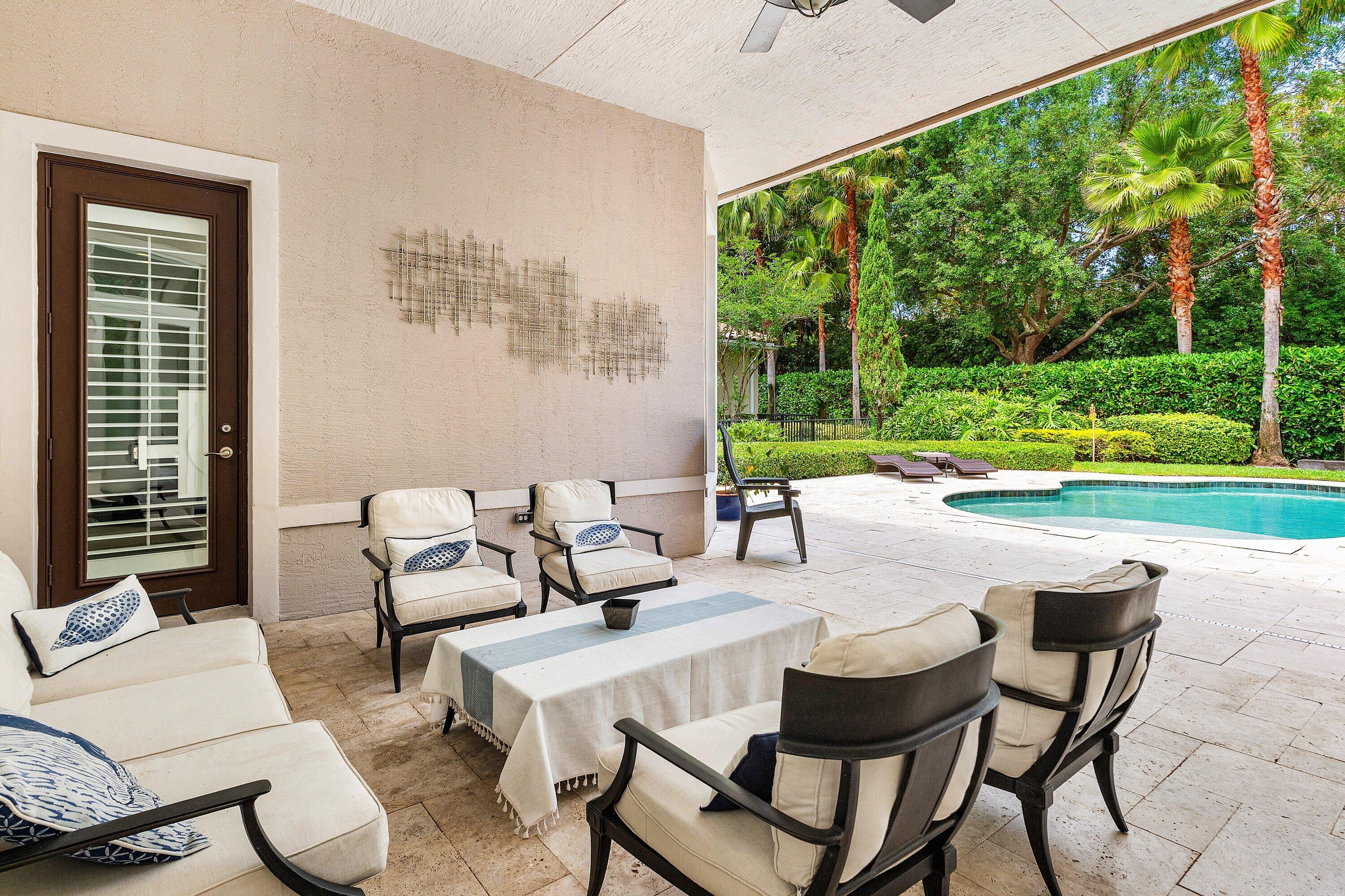 HUNTERS CHASE OF PALM BEACH POLO & COUNT - Residential