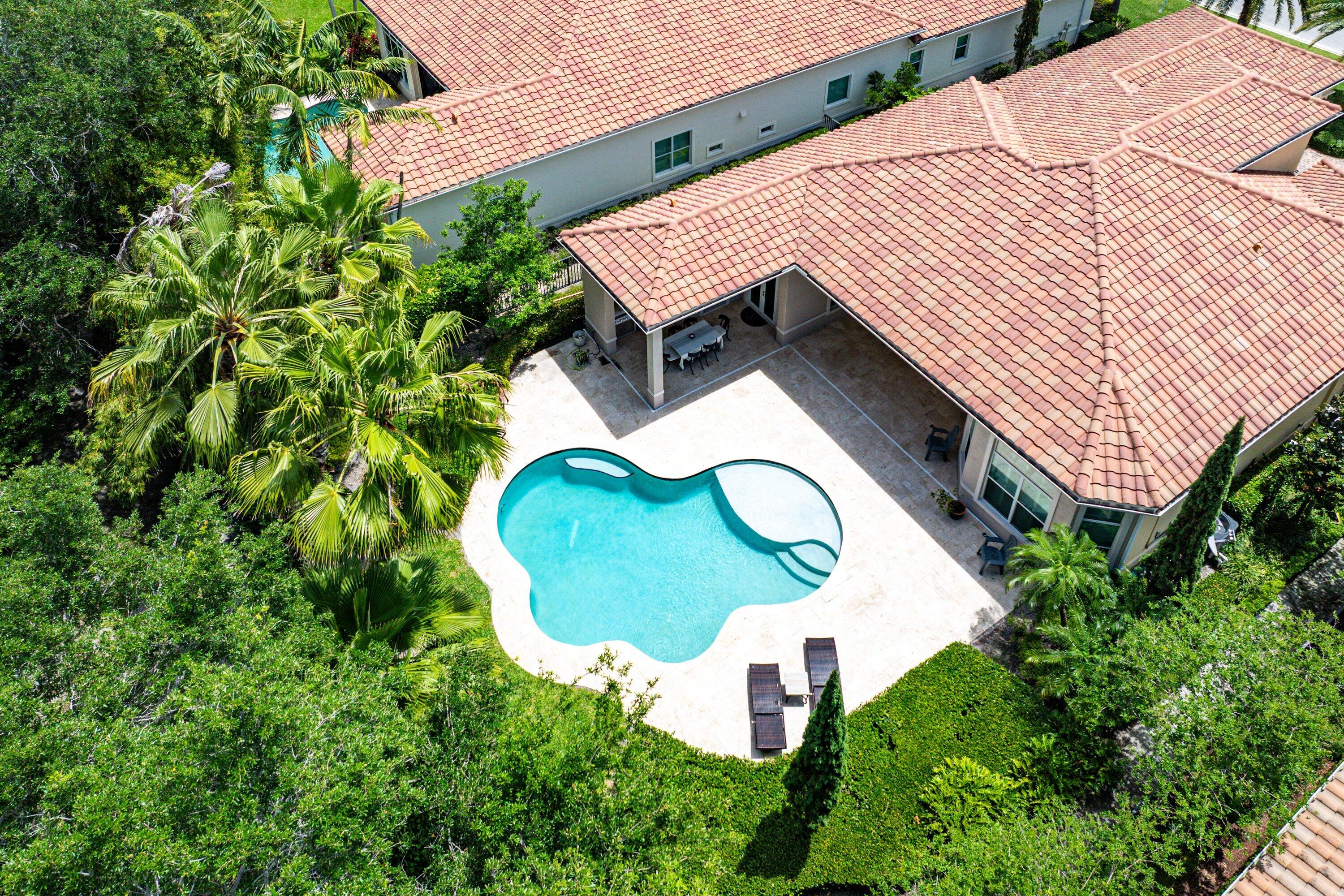 HUNTERS CHASE OF PALM BEACH POLO & COUNT - Residential