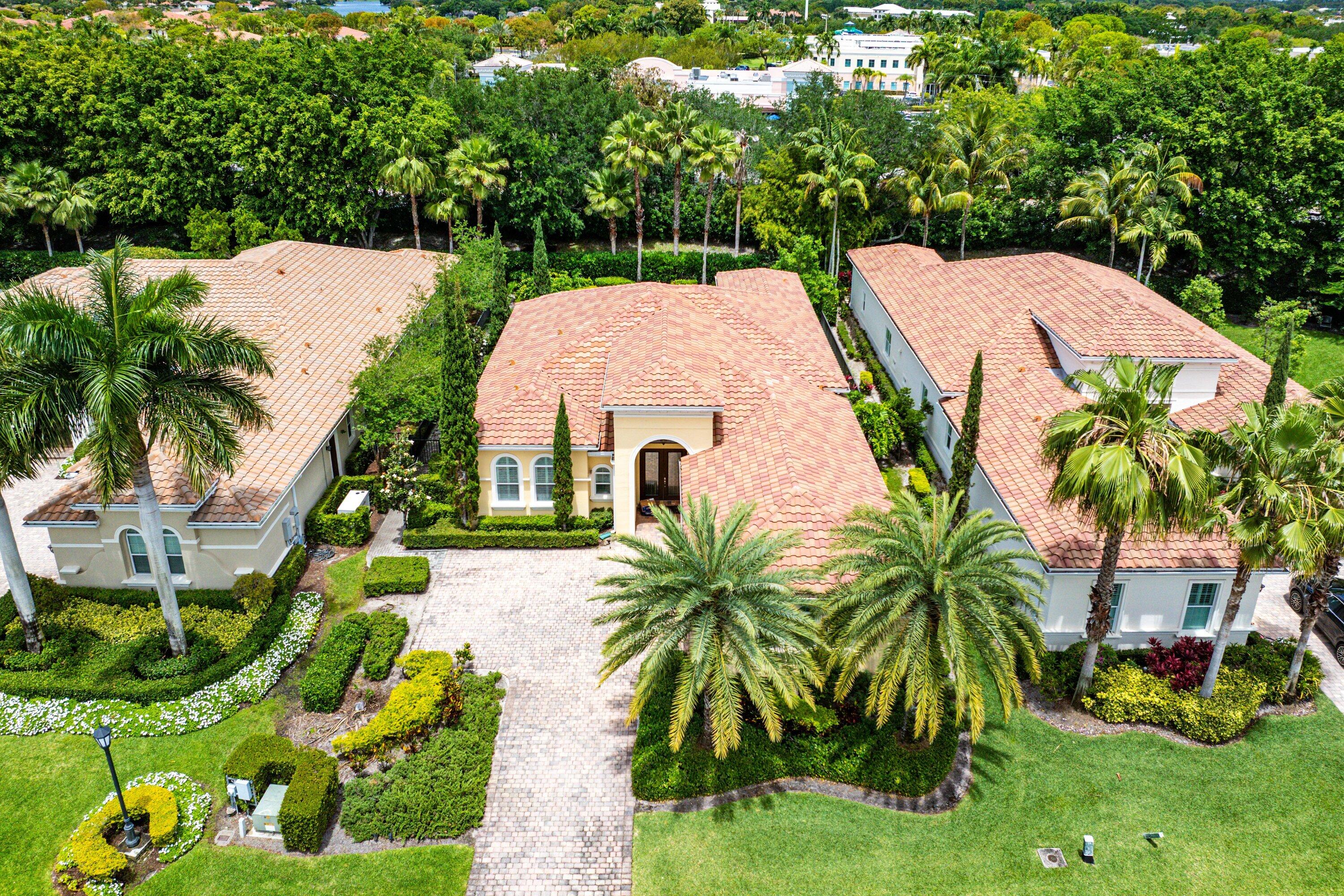 HUNTERS CHASE OF PALM BEACH POLO & COUNT - Residential