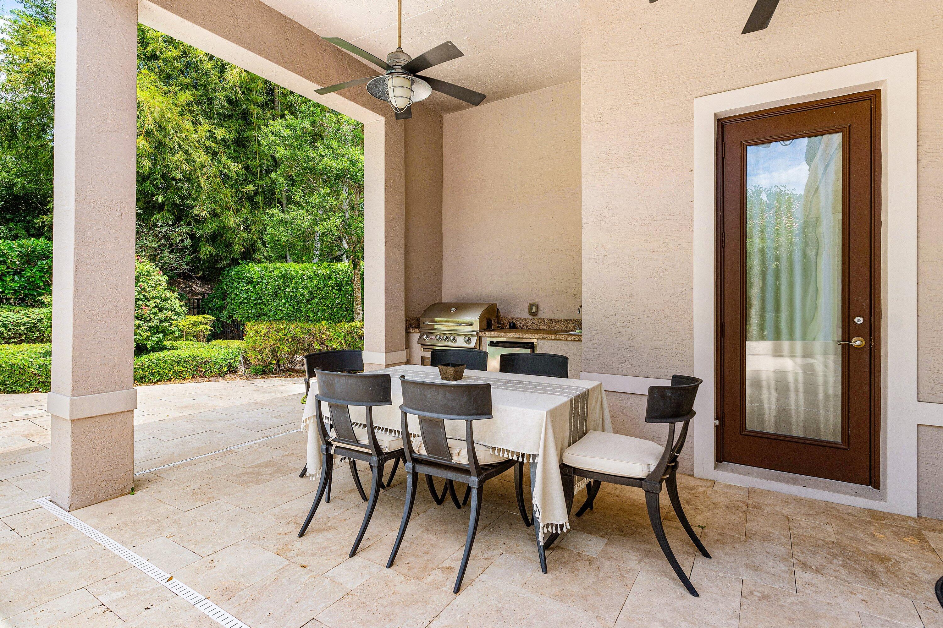 HUNTERS CHASE OF PALM BEACH POLO & COUNT - Residential