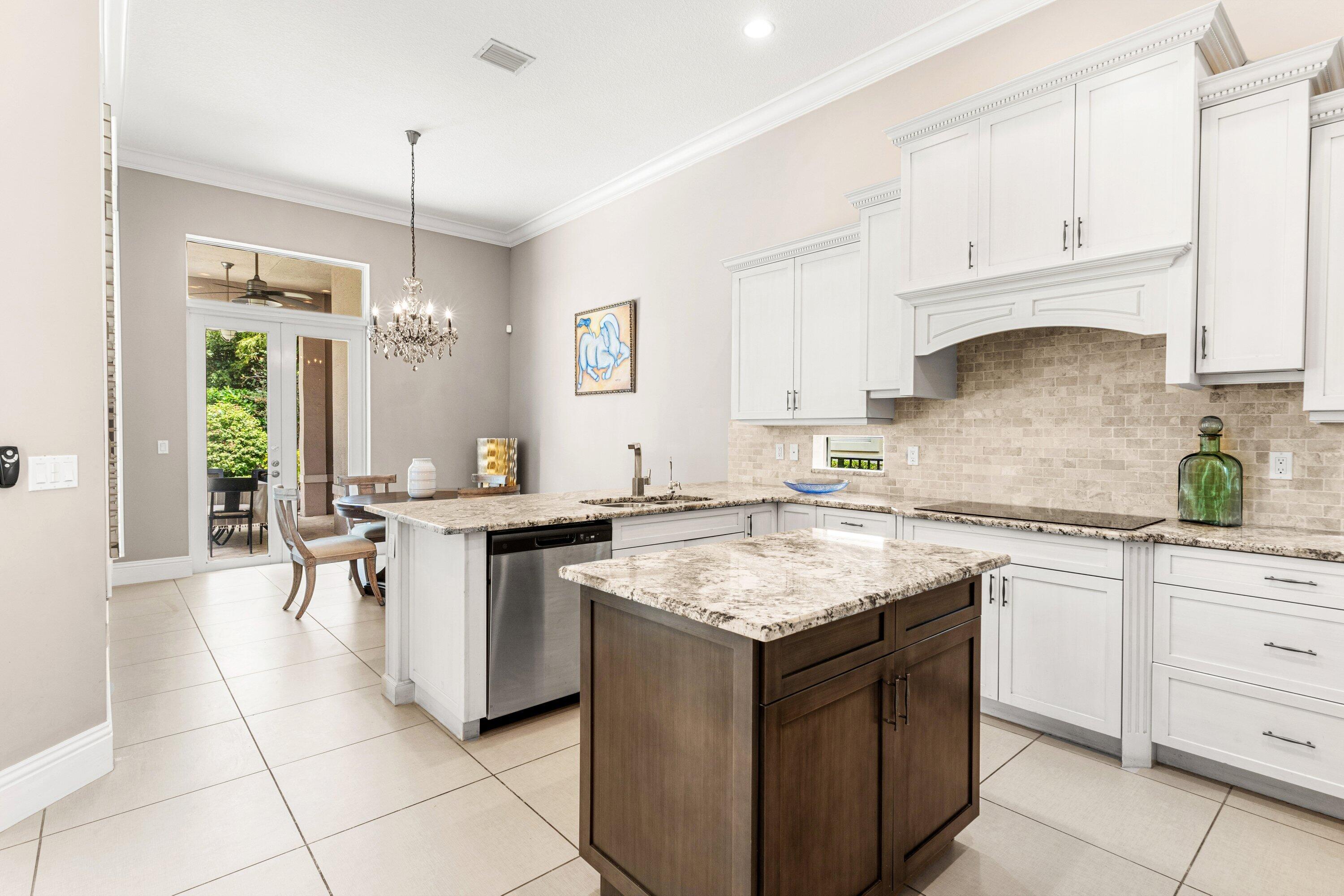 HUNTERS CHASE OF PALM BEACH POLO & COUNT - Residential