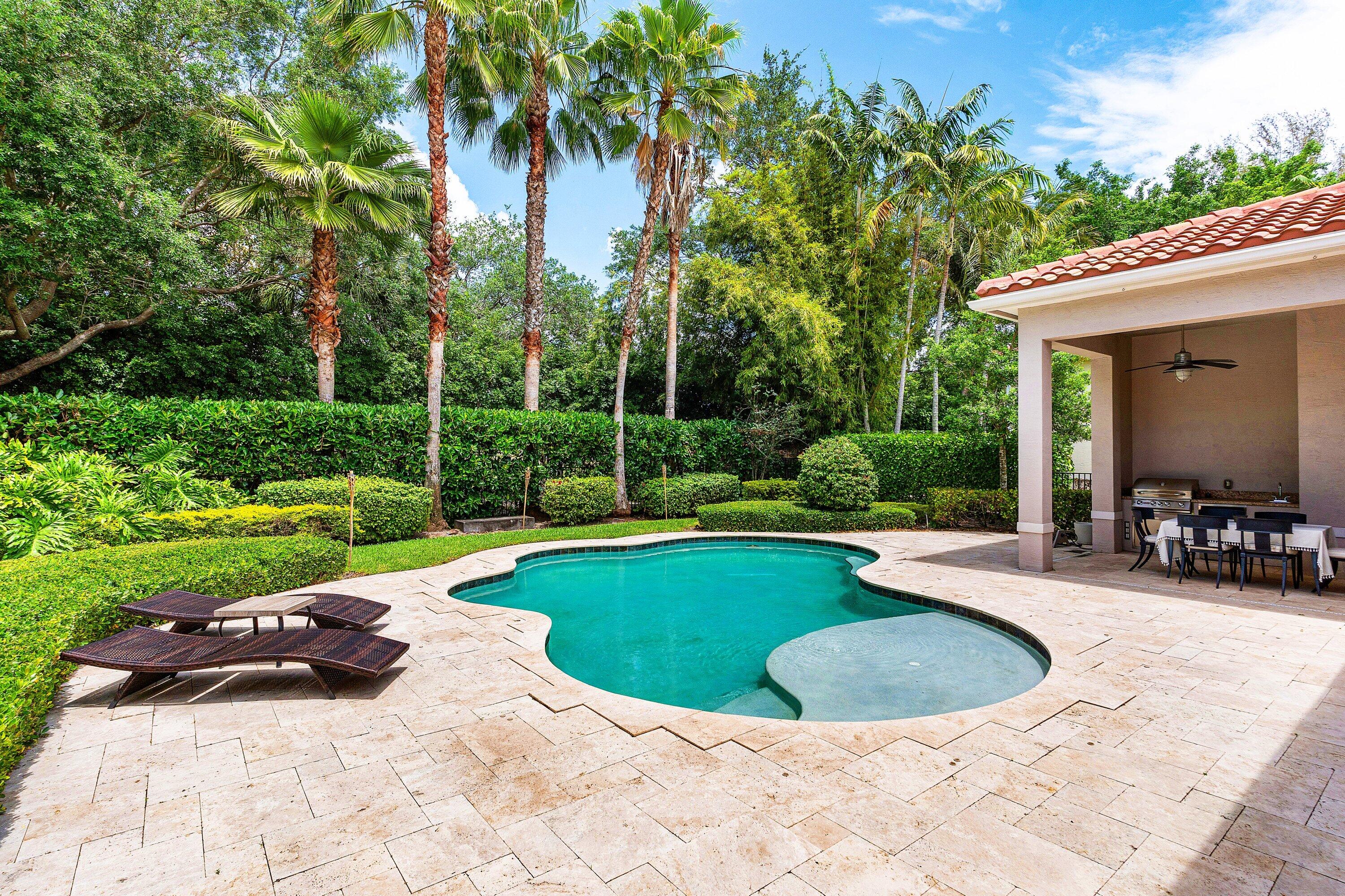 HUNTERS CHASE OF PALM BEACH POLO & COUNT - Residential