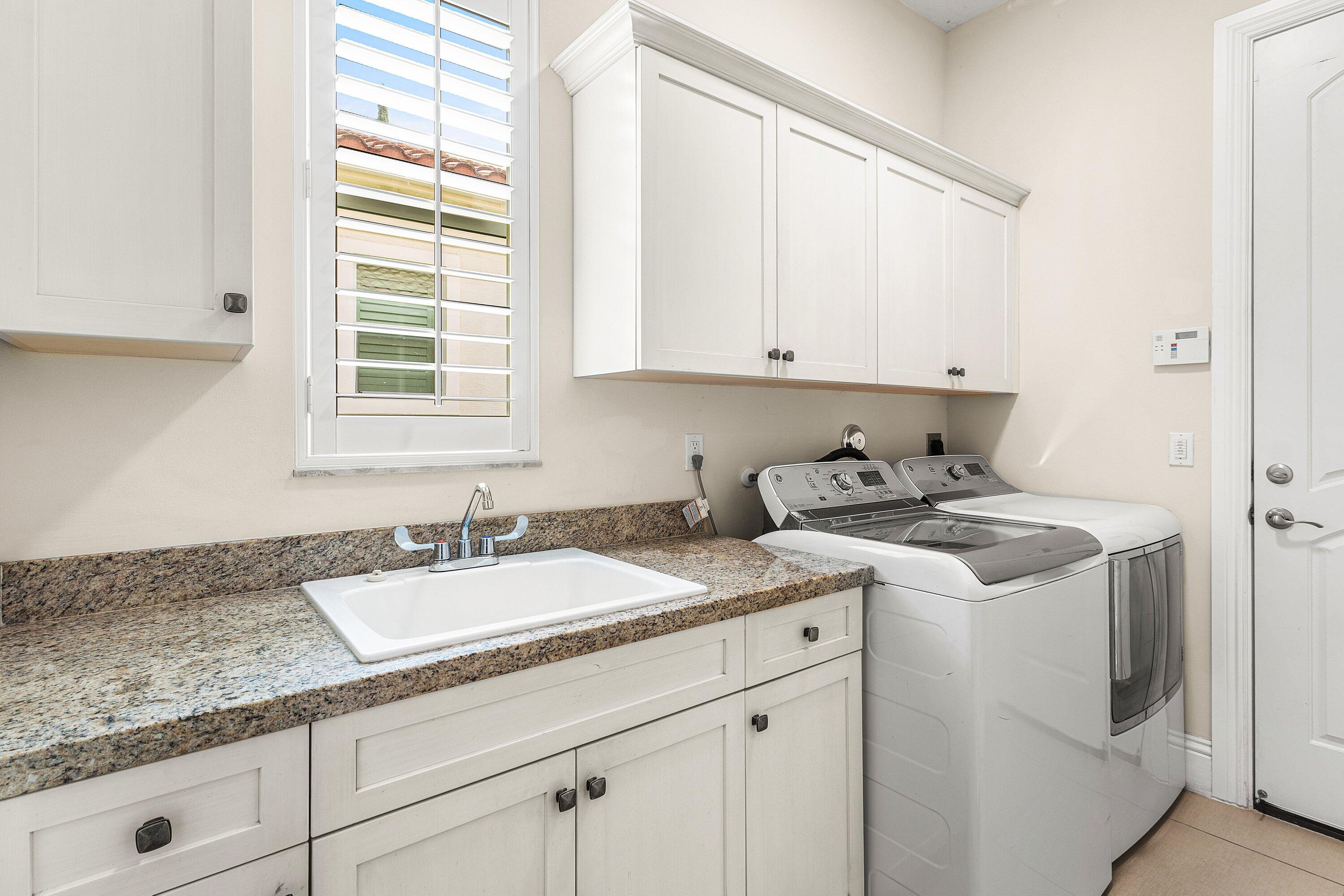 HUNTERS CHASE OF PALM BEACH POLO & COUNT - Residential