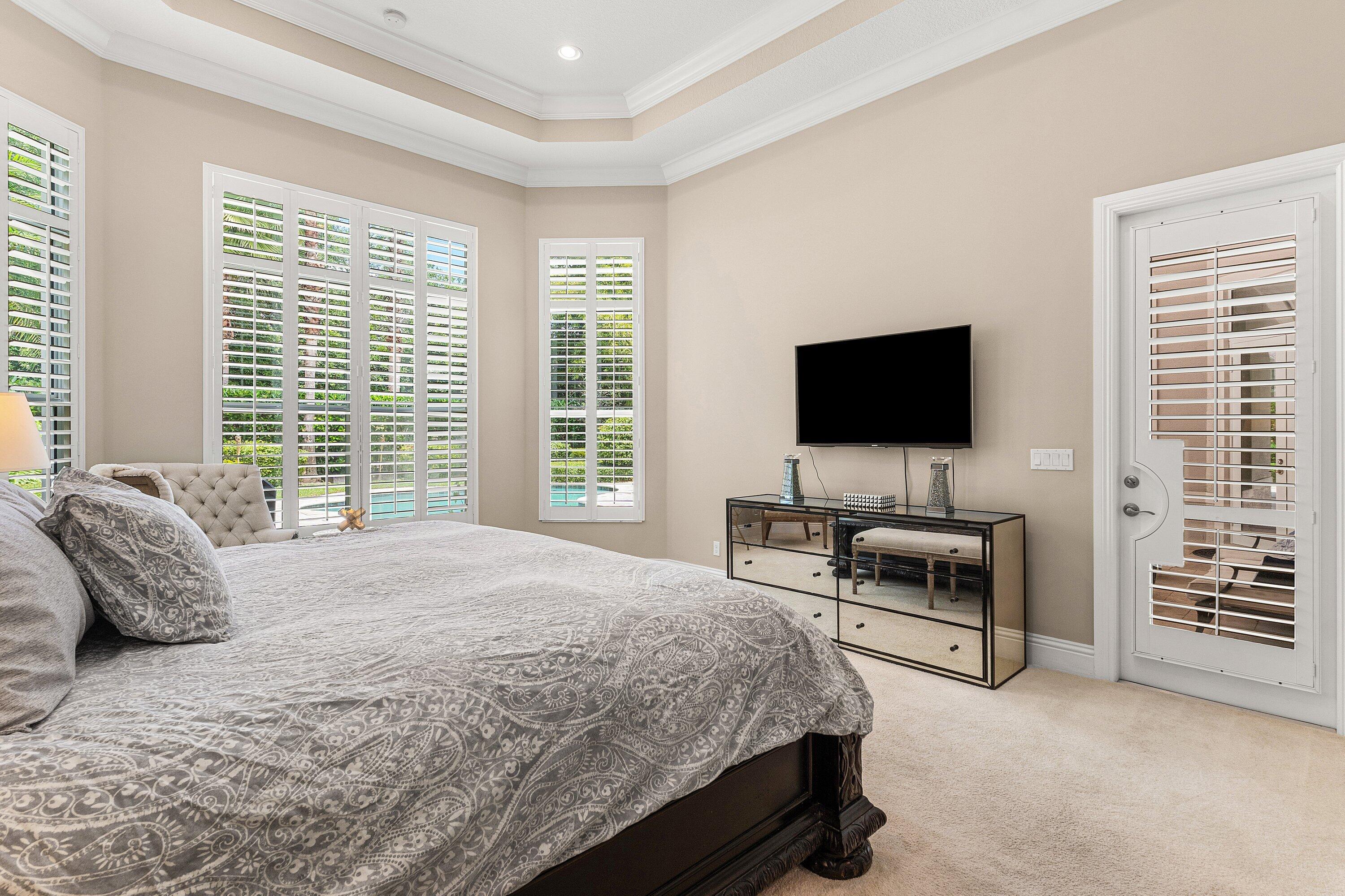 HUNTERS CHASE OF PALM BEACH POLO & COUNT - Residential