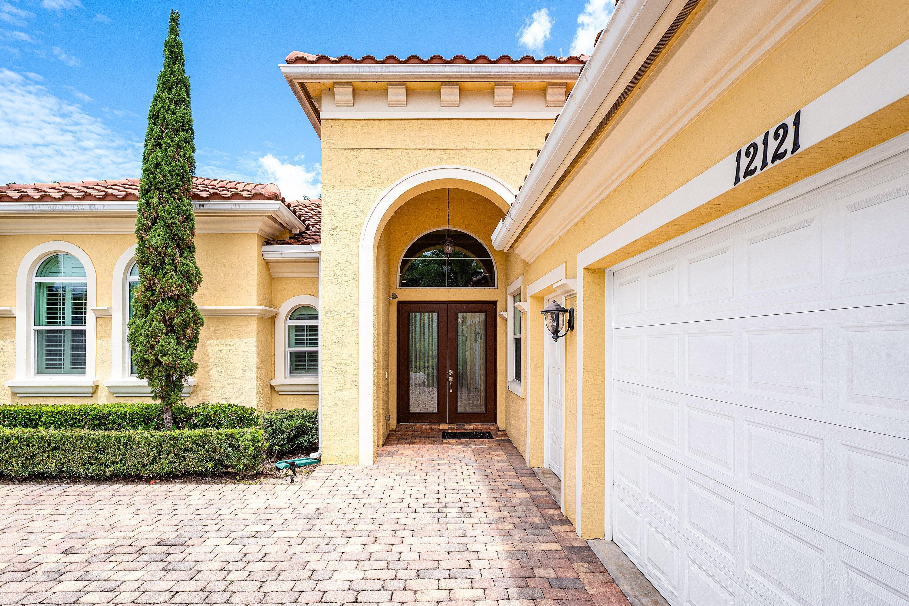 HUNTERS CHASE OF PALM BEACH POLO & COUNT - Residential