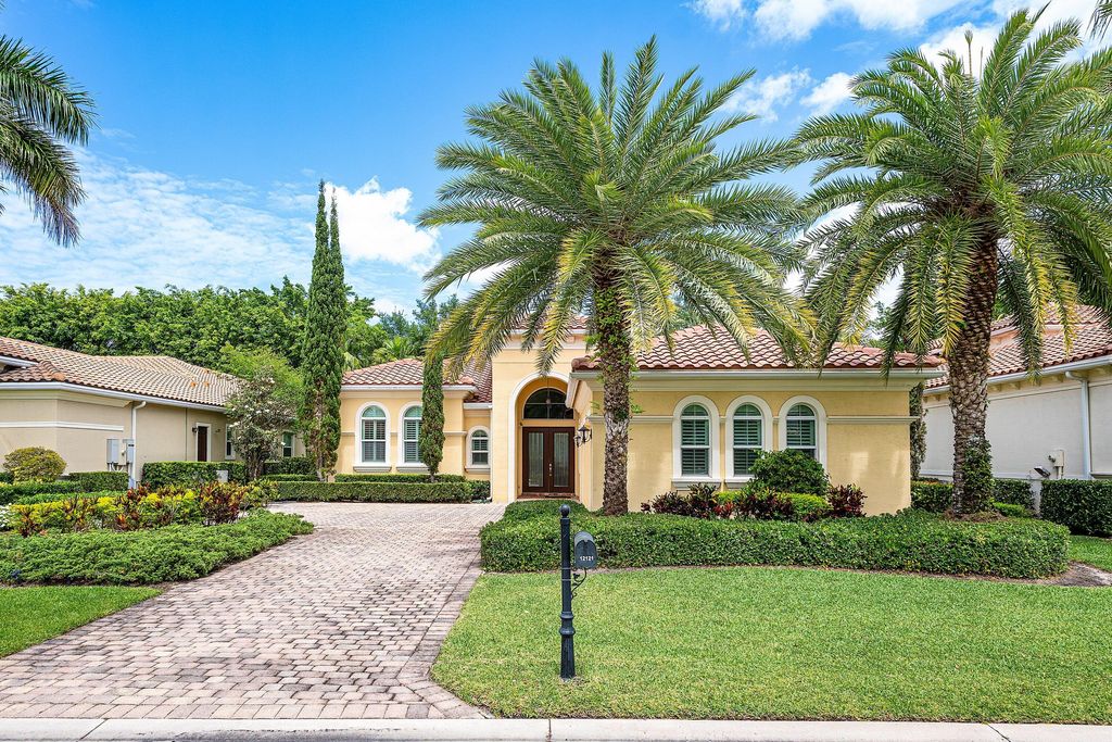 Photo of 12121 Sunnydale Drive, Wellington, FL 33414 (MLS # B26020697)