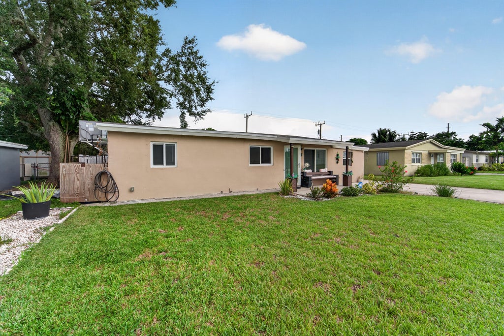 Photo of 5900 Atlanta Street, Hollywood, FL 33021 (MLS # B26061474)