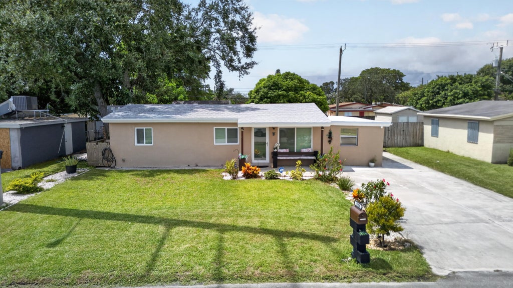 Photo of 5900 Atlanta Street, Hollywood, FL 33021 (MLS # B26061474)