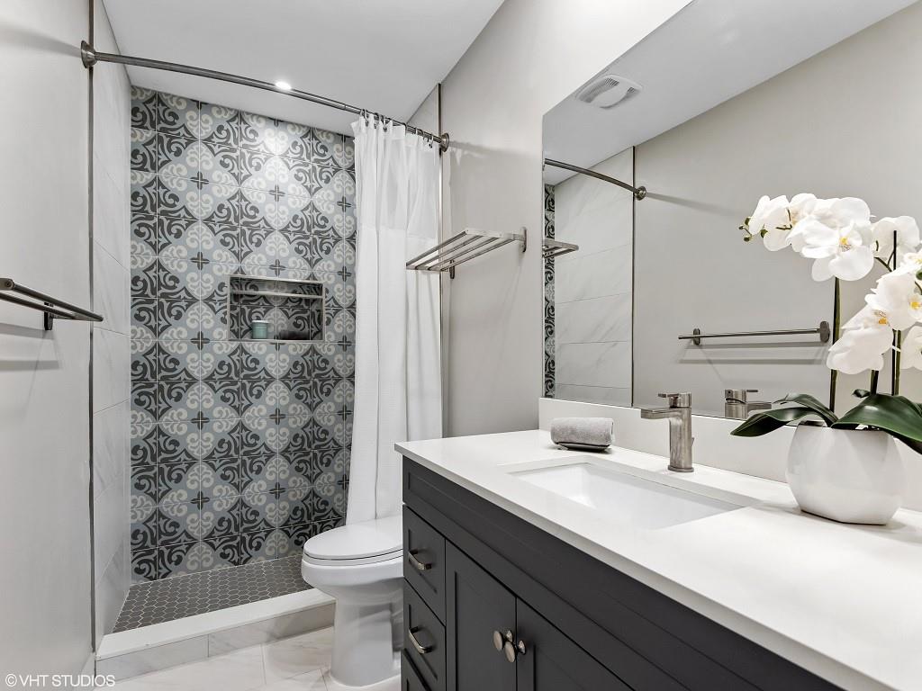HOLLY COURT - Residential
