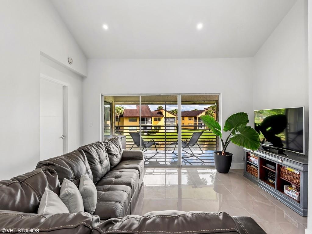 HOLLY COURT - Residential