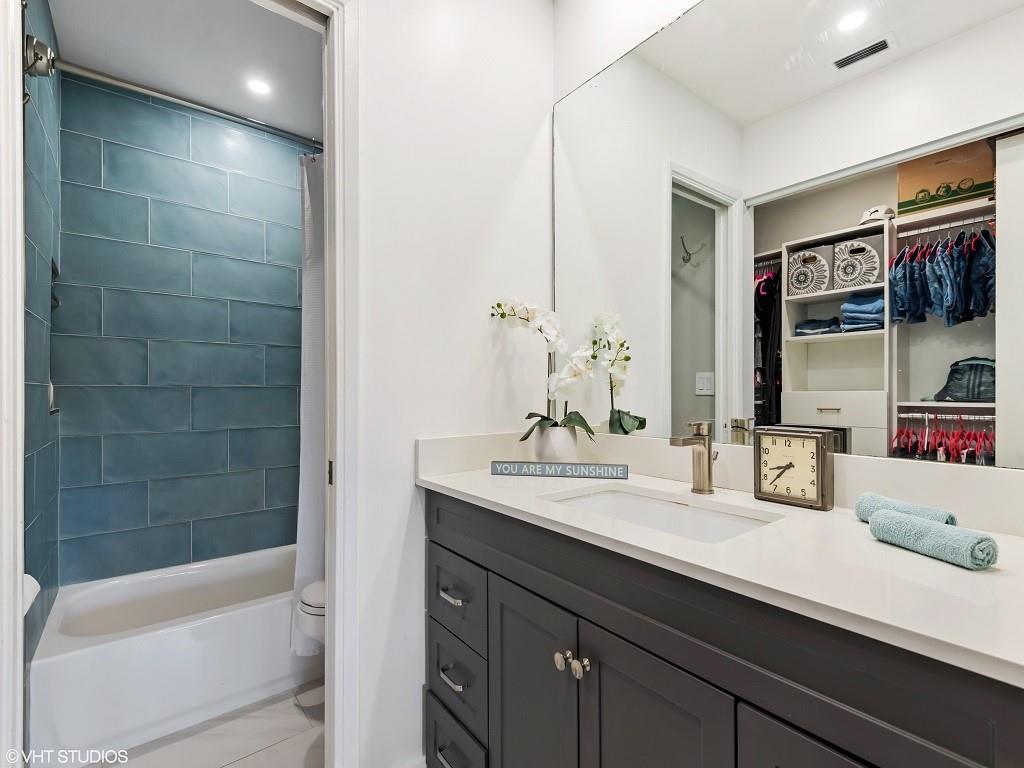 HOLLY COURT - Residential