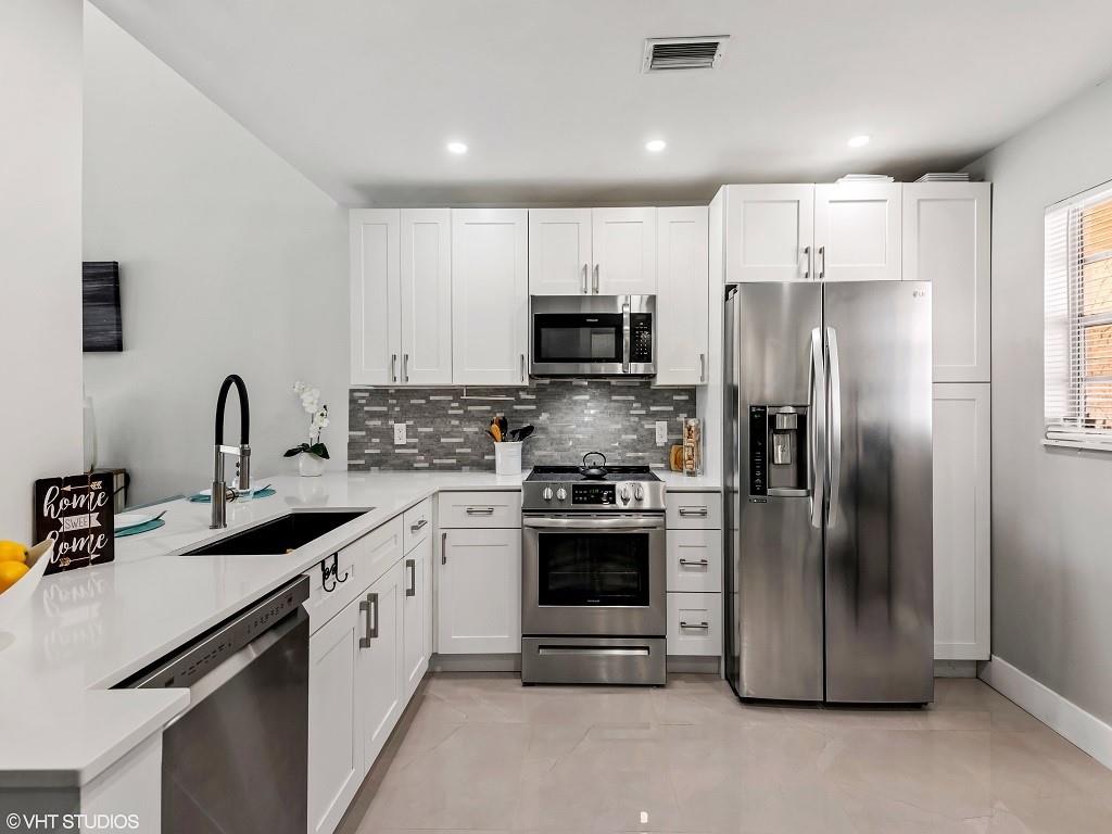 HOLLY COURT - Residential