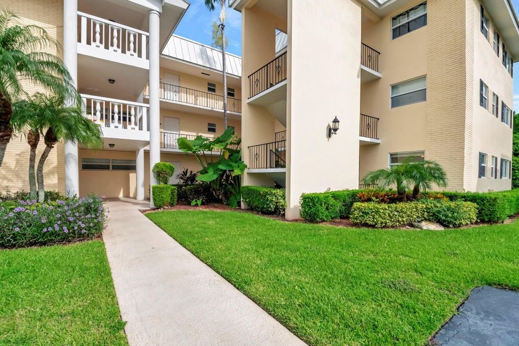 Photo of 15 Colonial Club Drive #105, Boynton Beach, FL 33435 (MLS # F10460260)