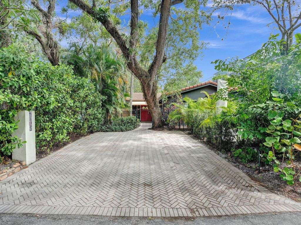 Photo of 1625 SE 2nd Court, Fort Lauderdale, FL 33301 (MLS # F10437042)