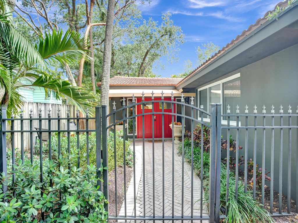 Photo of 1625 SE 2nd Court, Fort Lauderdale, FL 33301 (MLS # F10437042)