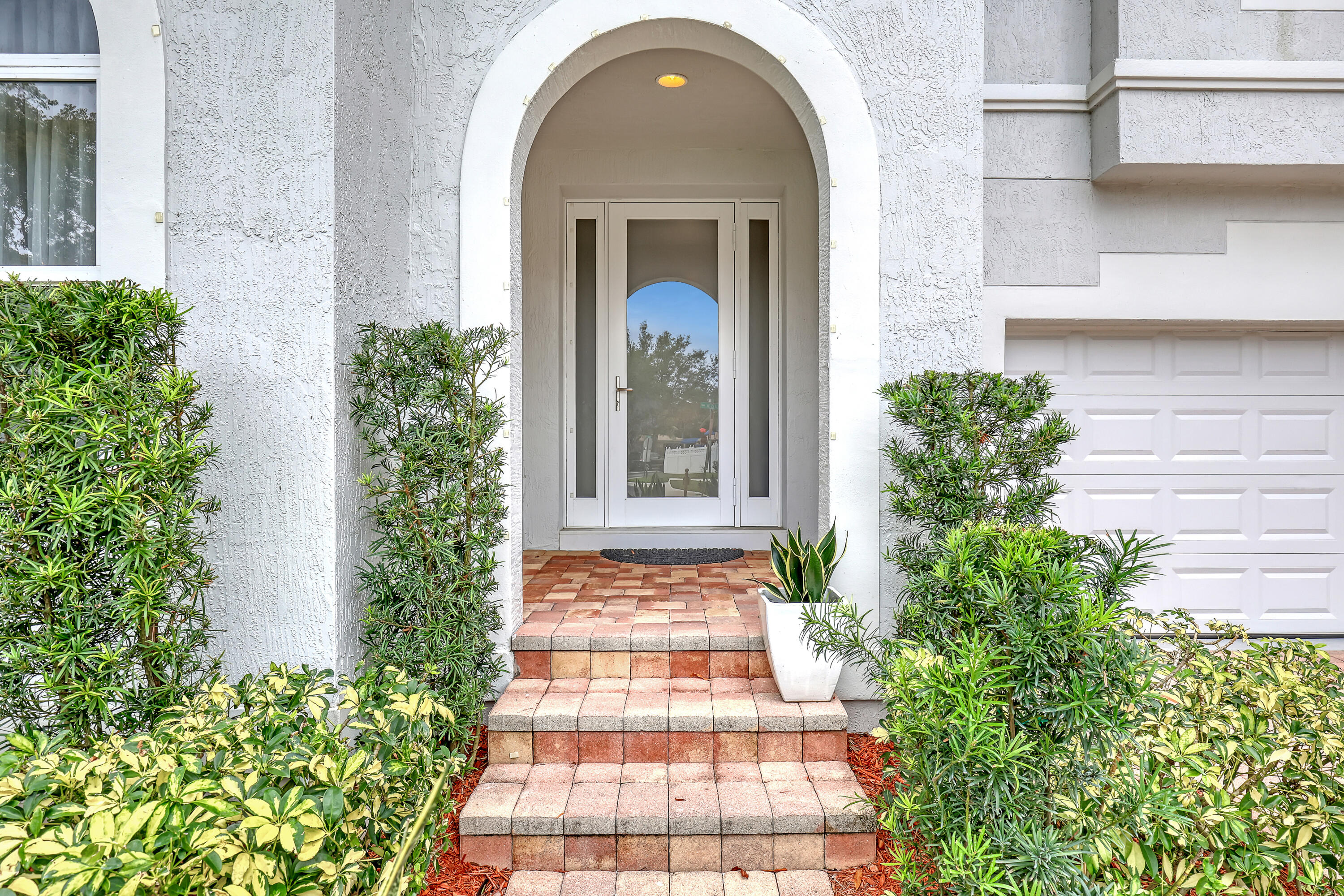 8086 Bautista Way