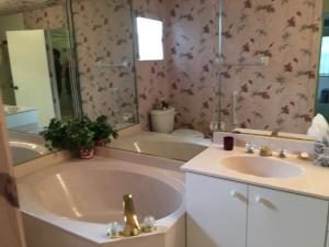 EMERALD POINTE - Residential