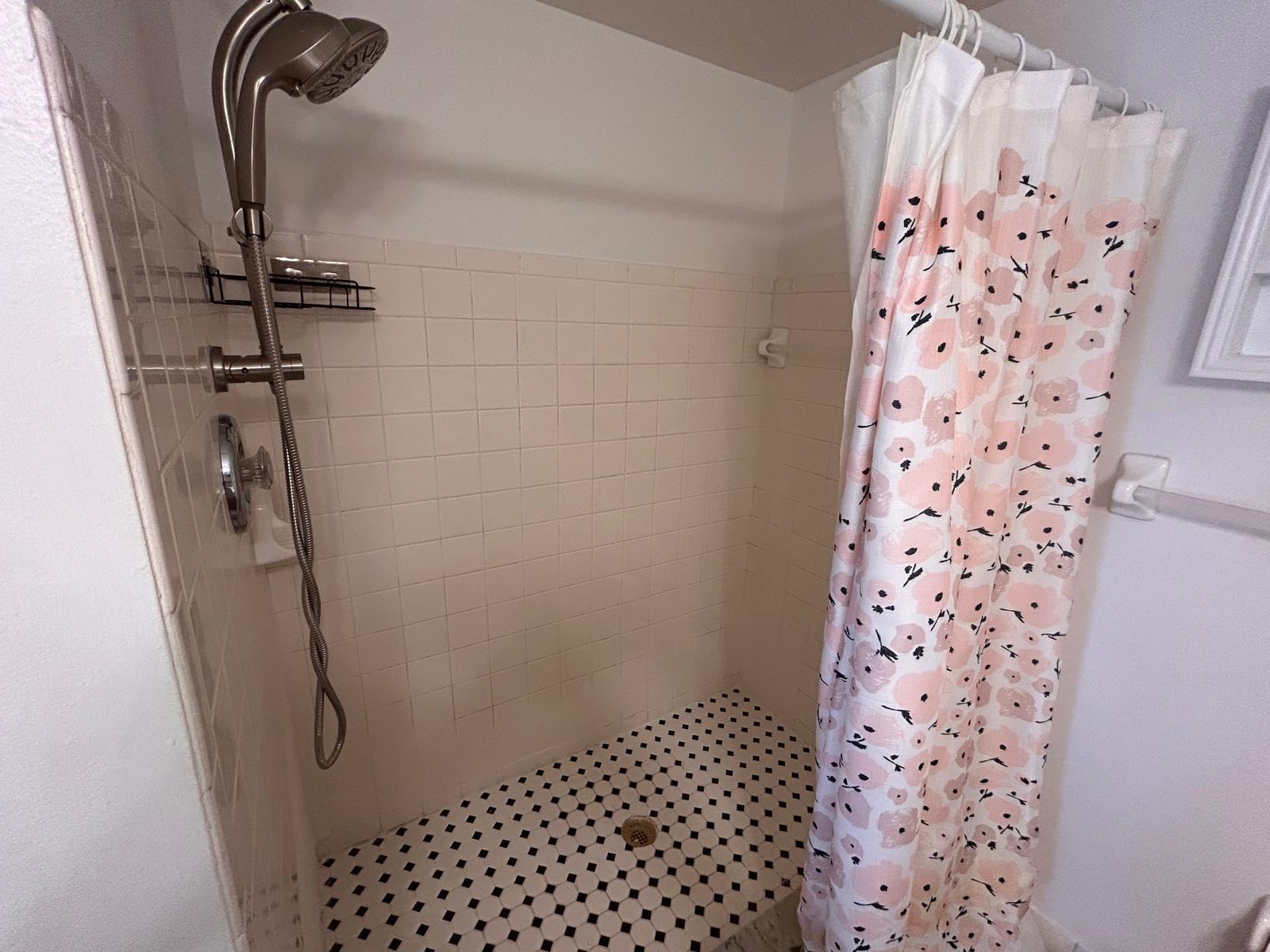 LAKES OF OAKLAND FOREST C - Residential Lease