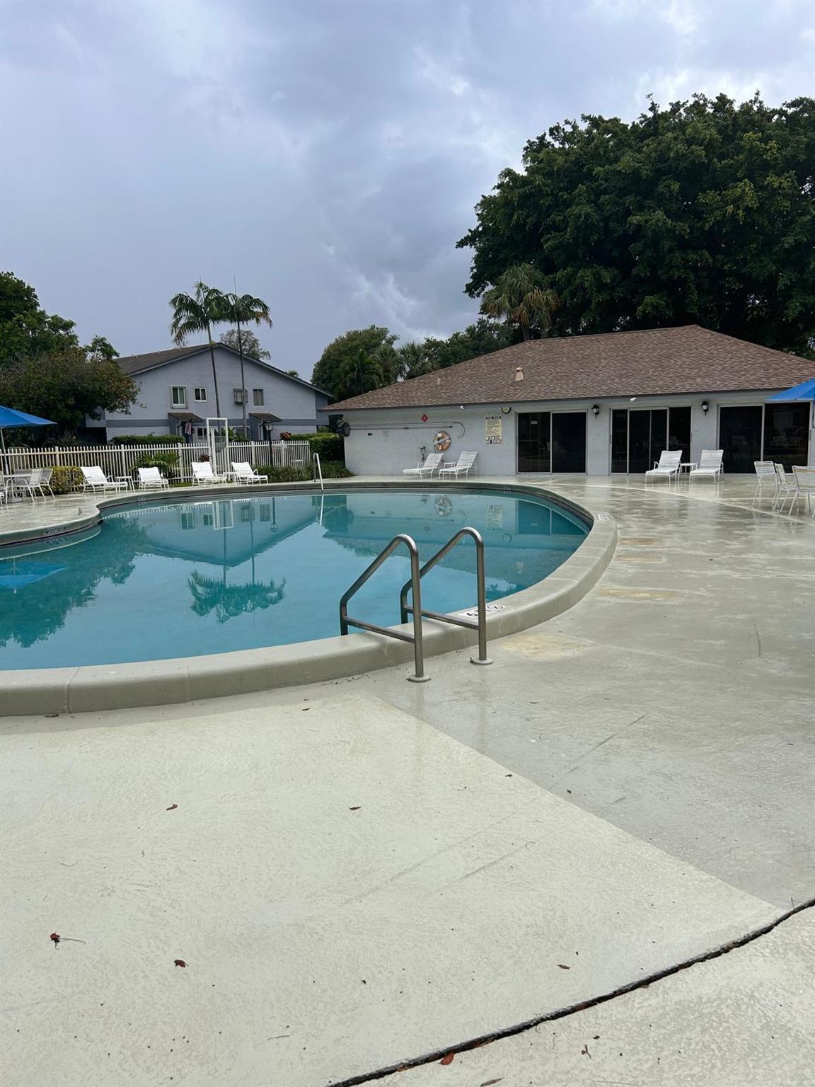 LAKES OF OAKLAND FOREST C - Residential Lease