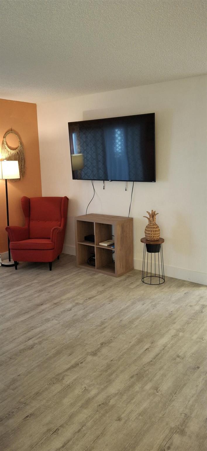 LAKES OF OAKLAND FOREST C - Residential Lease