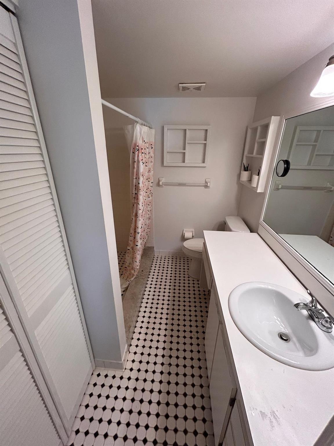 LAKES OF OAKLAND FOREST C - Residential Lease