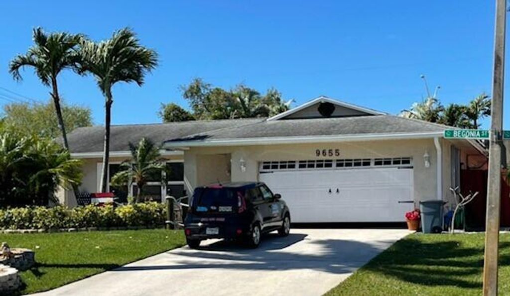 Photo of 9655 Begonia Street, Palm Beach Gardens, FL 33410 (MLS # R10781825)
