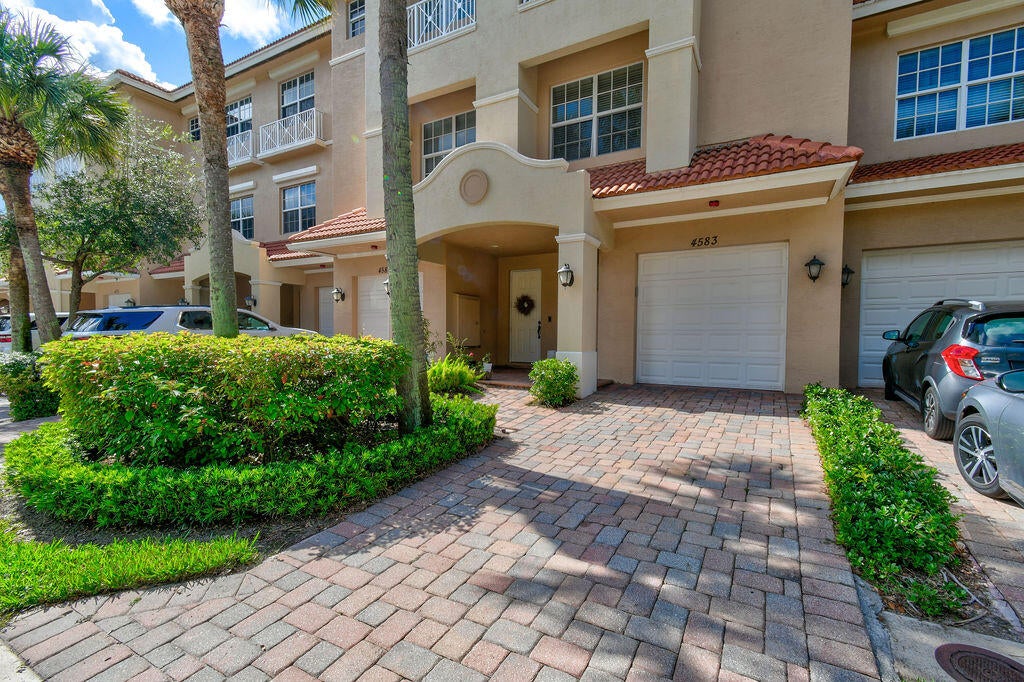 Photo of 4583 Artesa Way S, Palm Beach Gardens, FL 33418 (MLS # R10911609)