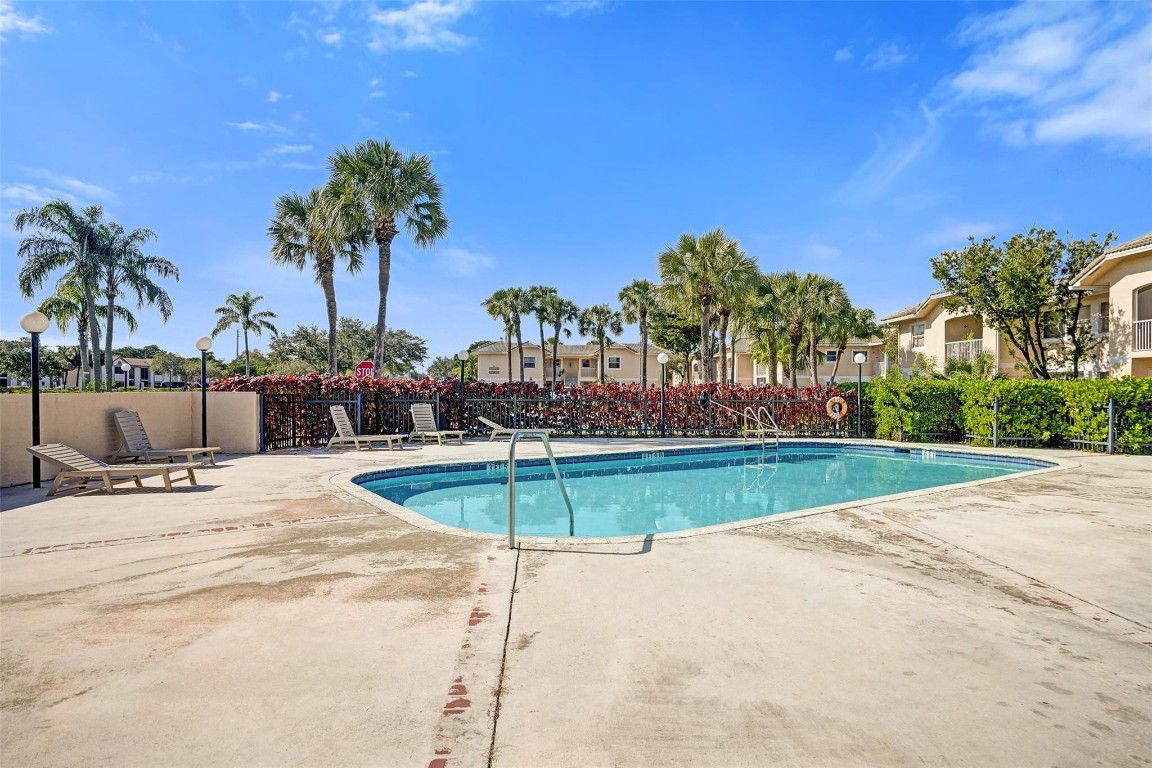 Royal Gardens - Residential