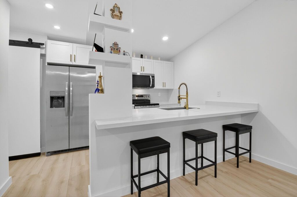 Photo of 9430 Boca Cove Cir #214, Boca Raton, FL 33428 (MLS # F10531195)