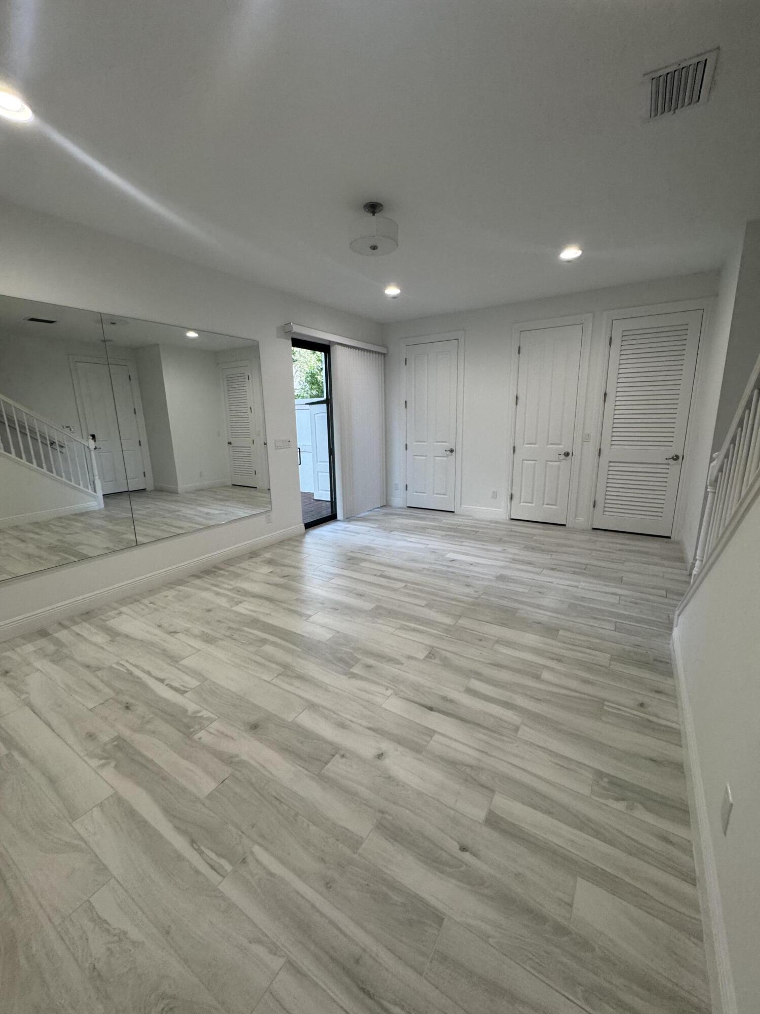 CASA DEL MAR - Residential Lease