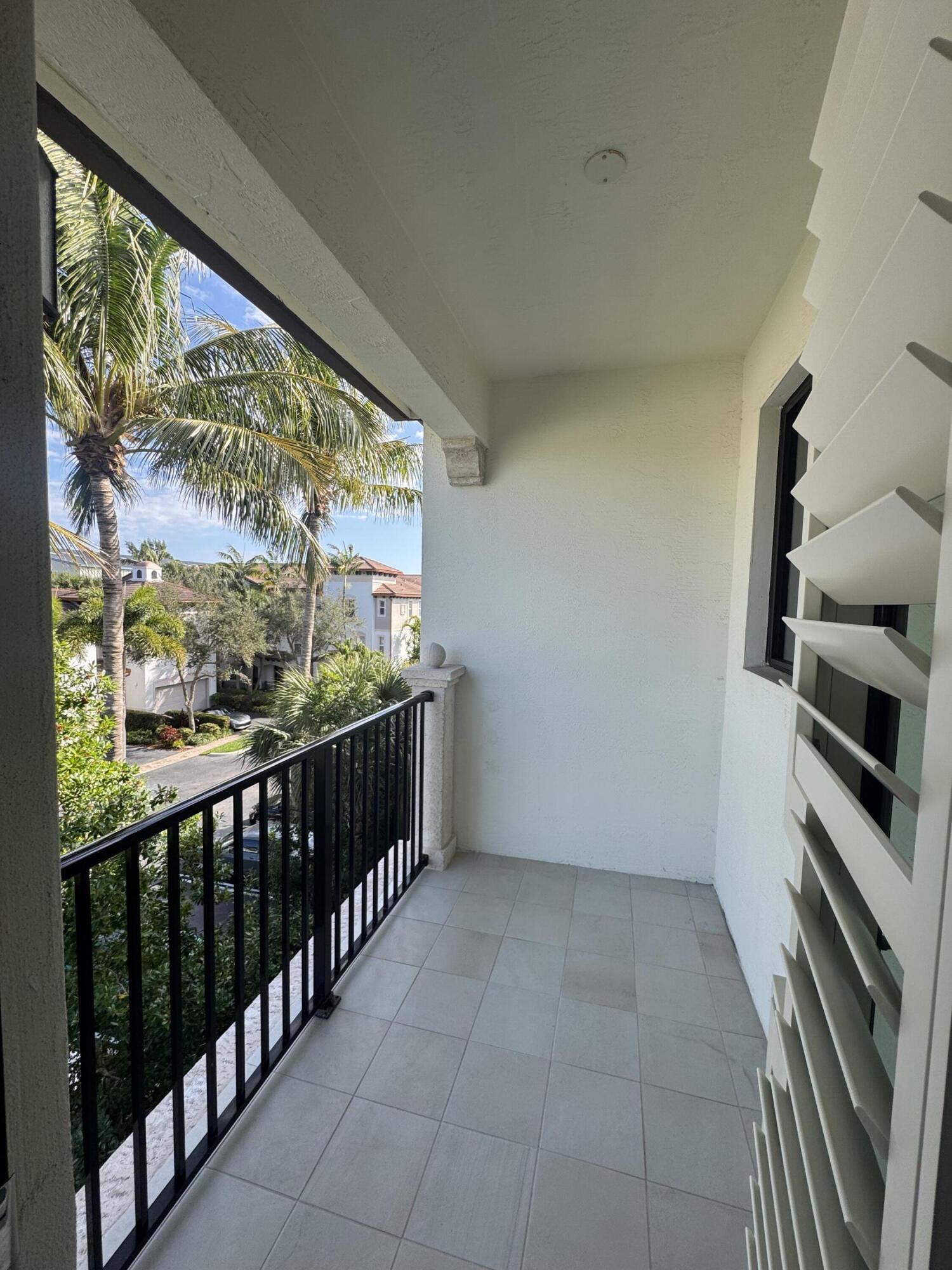 CASA DEL MAR - Residential Lease