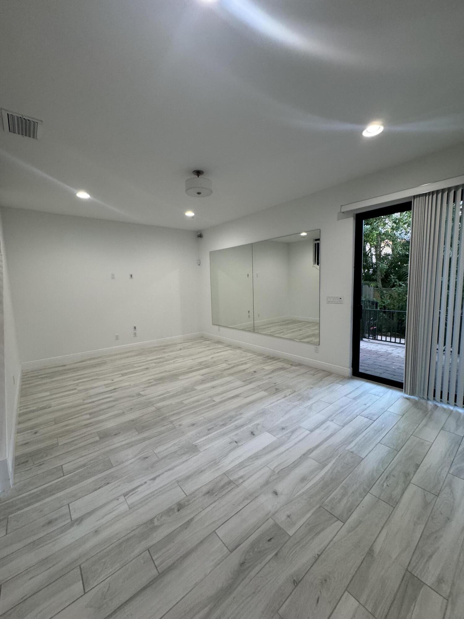 CASA DEL MAR - Residential Lease