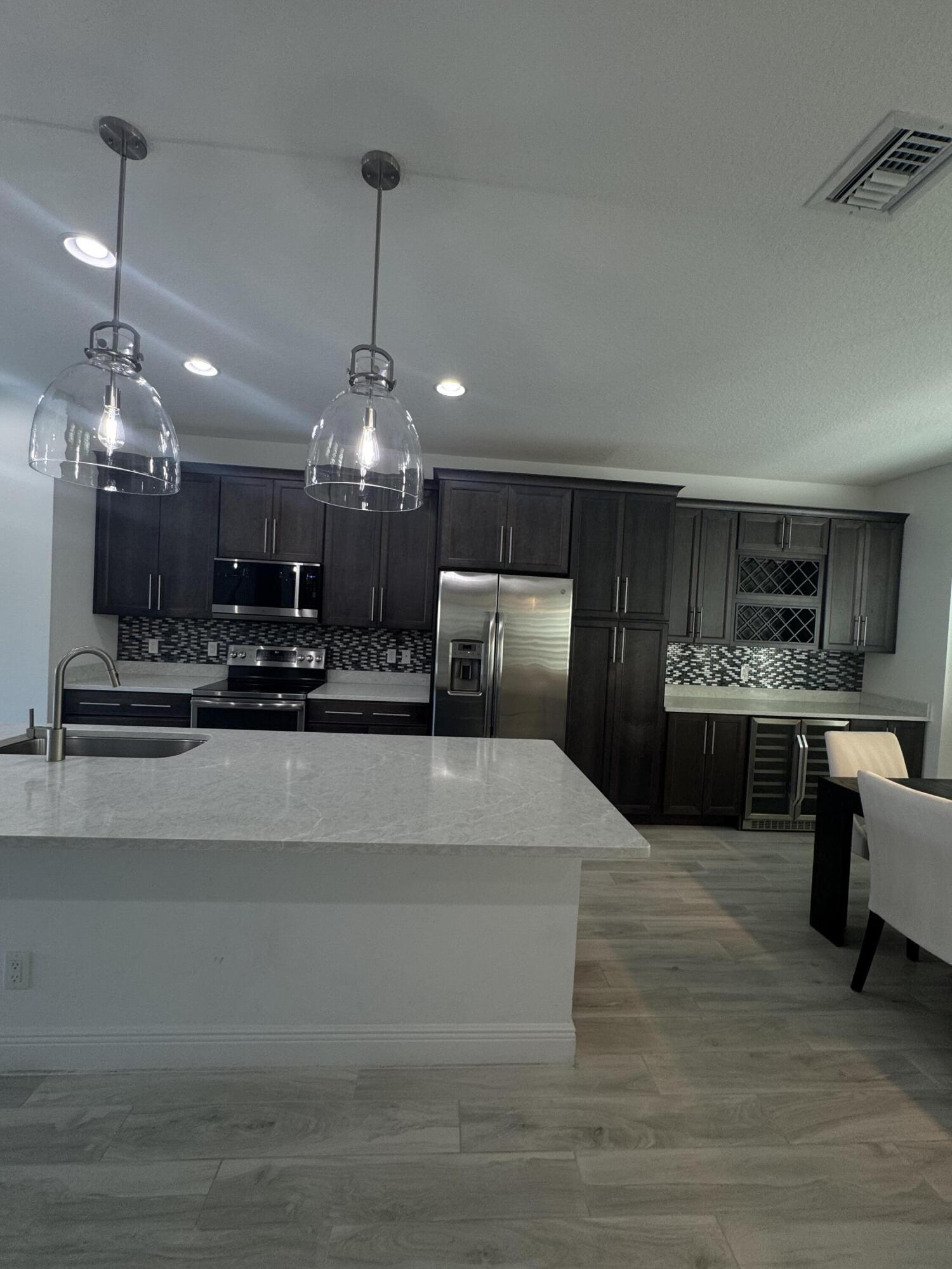 CASA DEL MAR - Residential Lease