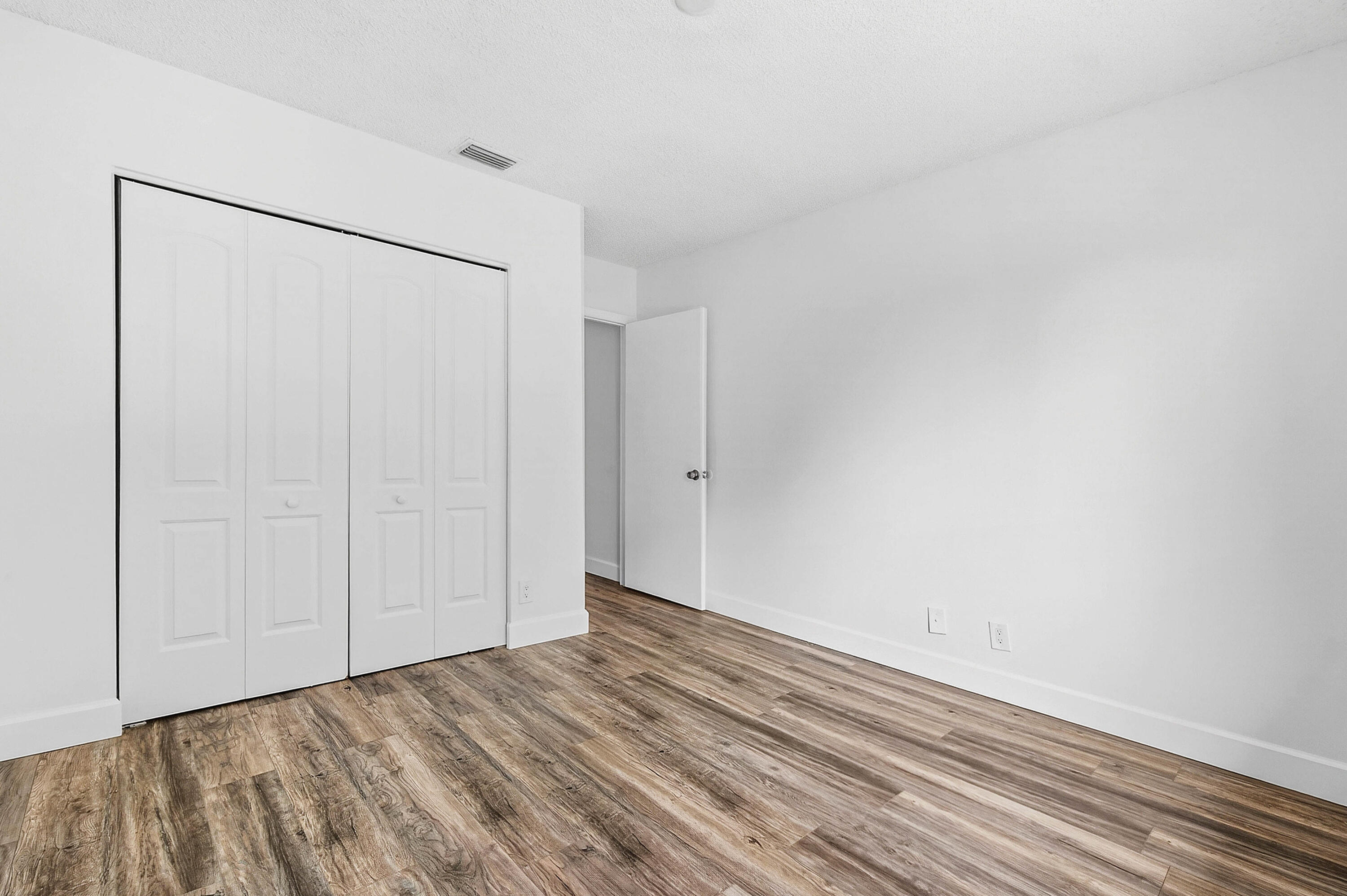 ISLAND CLUB - Residential