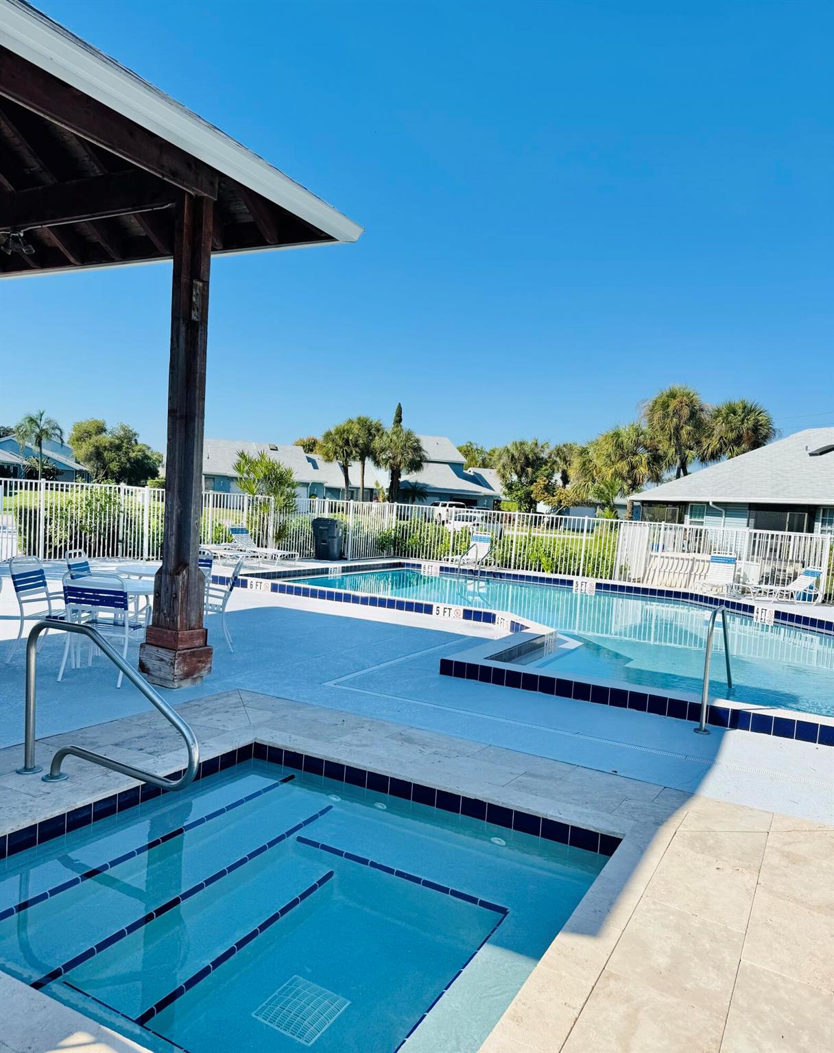 ISLAND CLUB - Residential