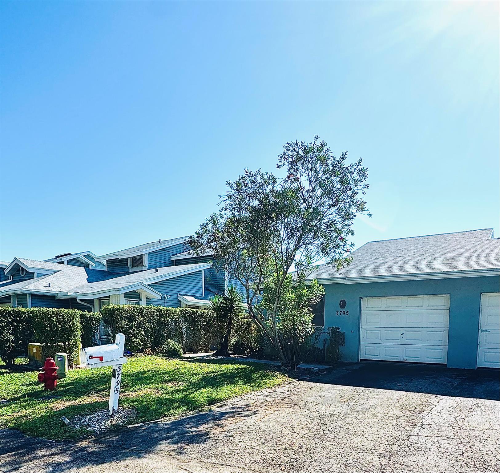 3795 Island Club Circle E 10